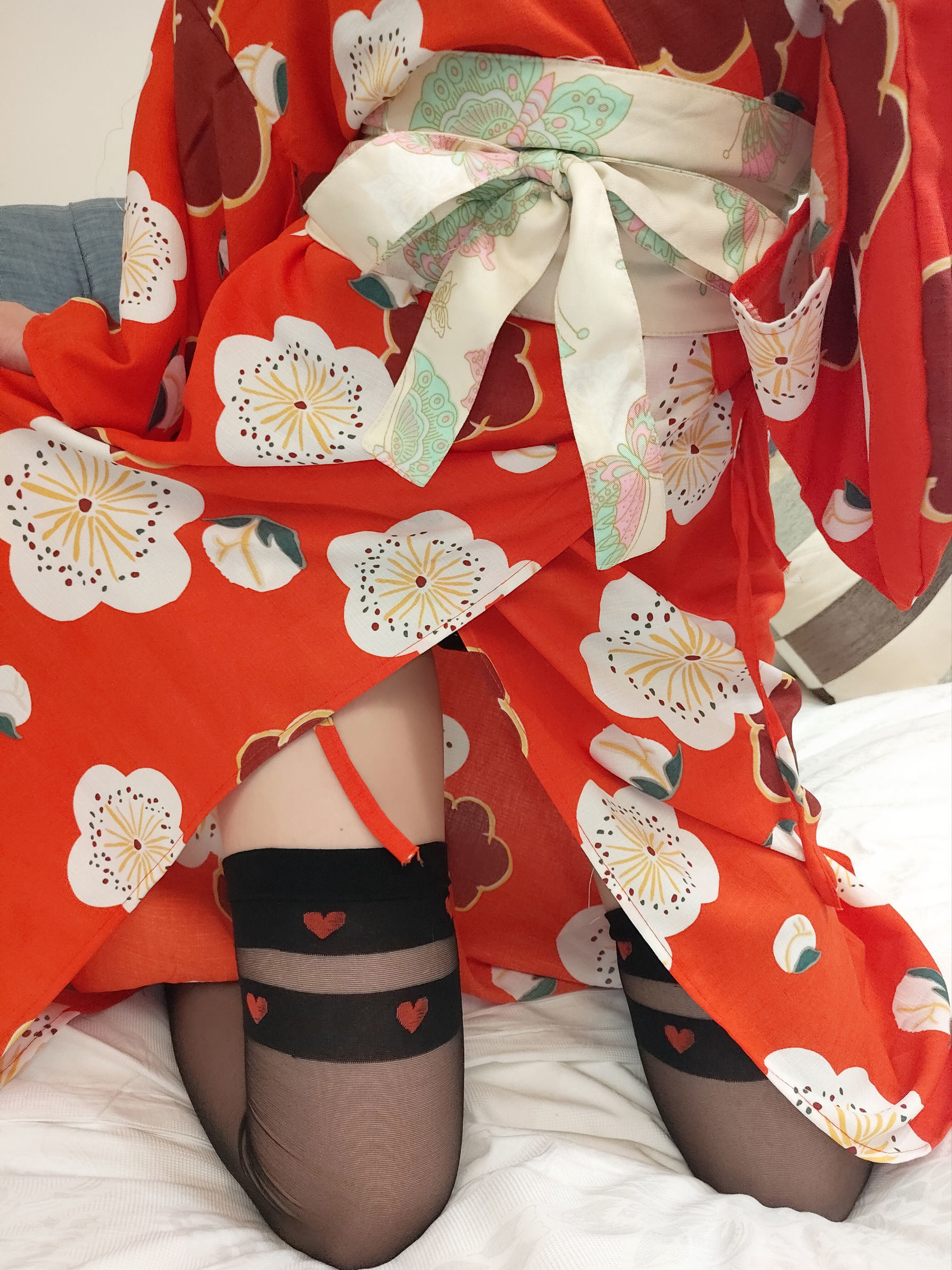 Cosplay] Douyu Streamer Little Witch Luna - Kimono with Peach Heart Black Long Stockings