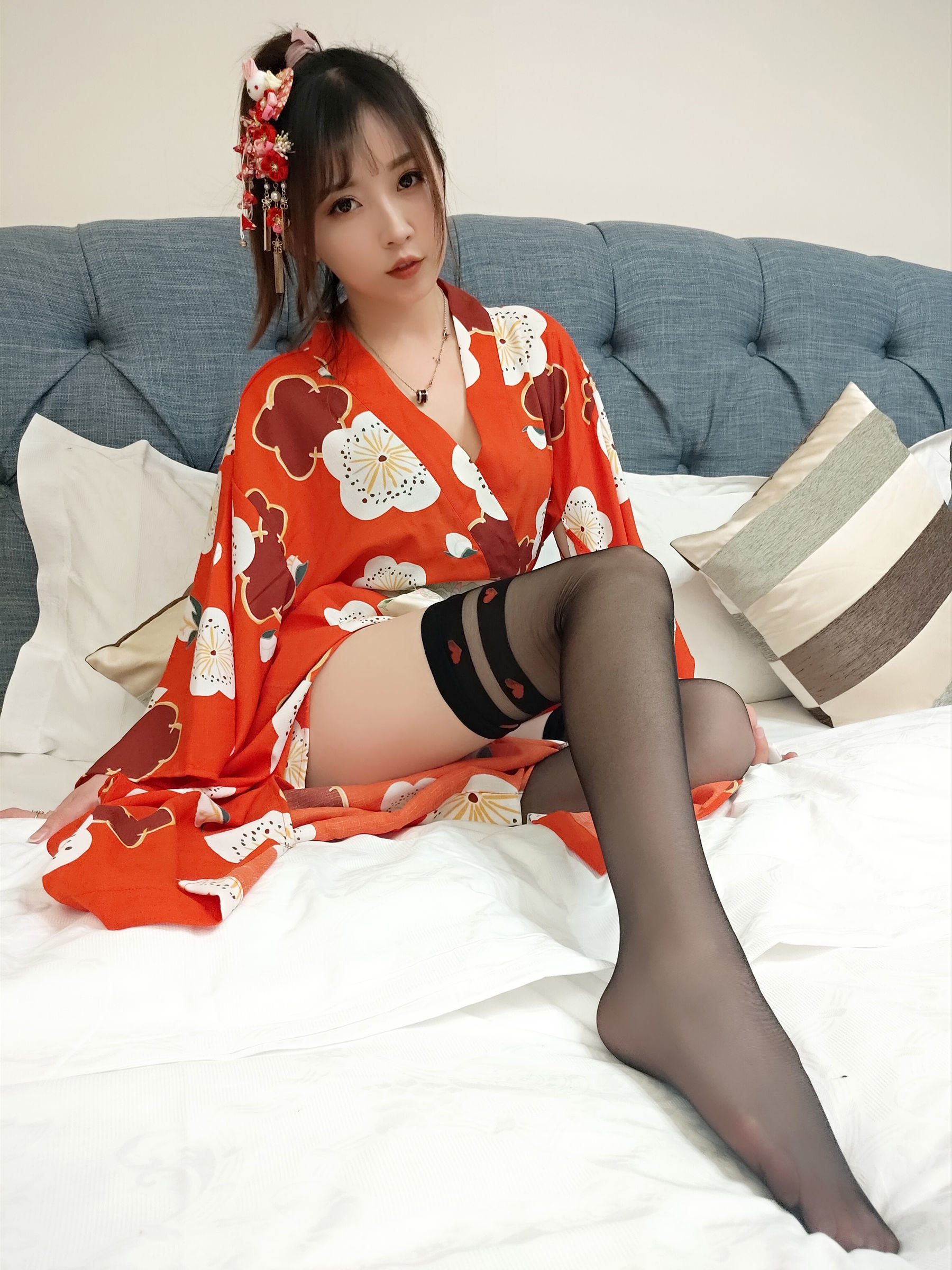 Cosplay] Douyu Streamer Little Witch Luna - Kimono with Peach Heart Black Long Stockings