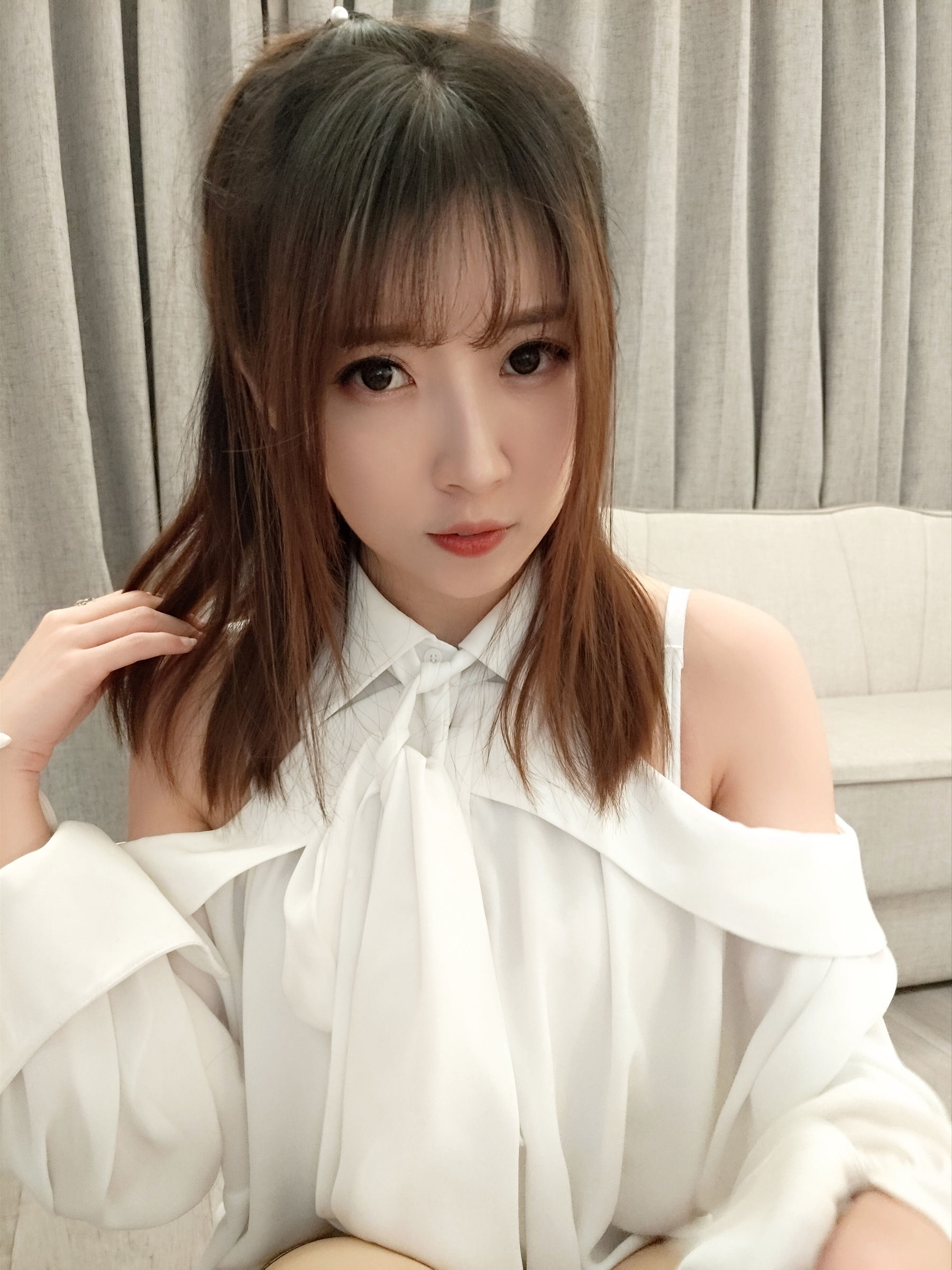 コスプレ] ドウユ配信者 小魔女ルナ - 条紋提花白シャツ