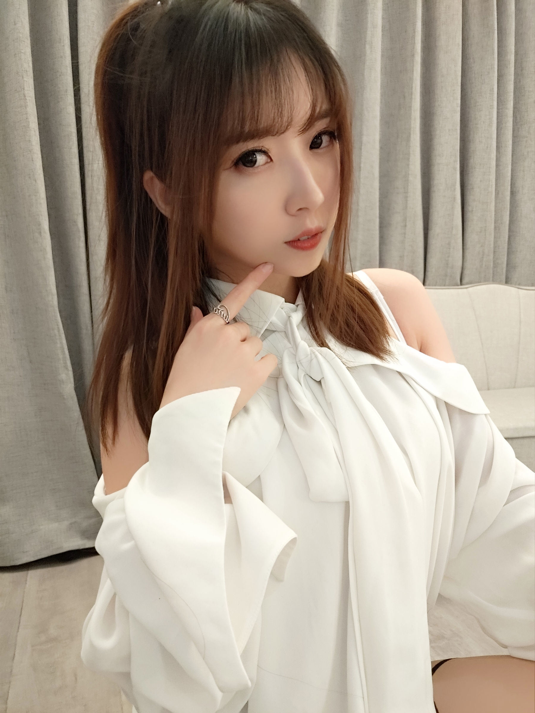 コスプレ] ドウユ配信者 小魔女ルナ - 条紋提花白シャツ