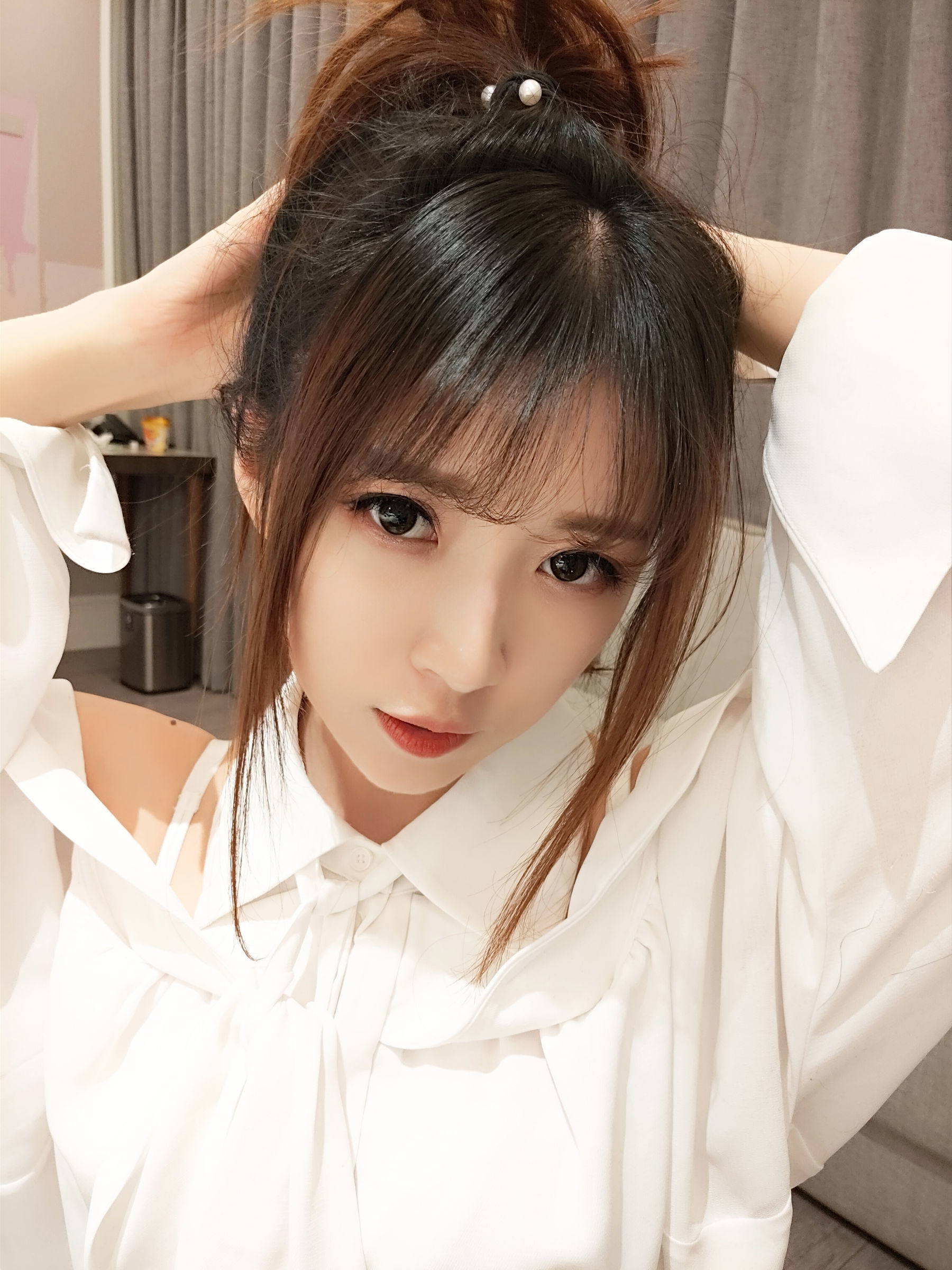 コスプレ] ドウユ配信者 小魔女ルナ - 条紋提花白シャツ