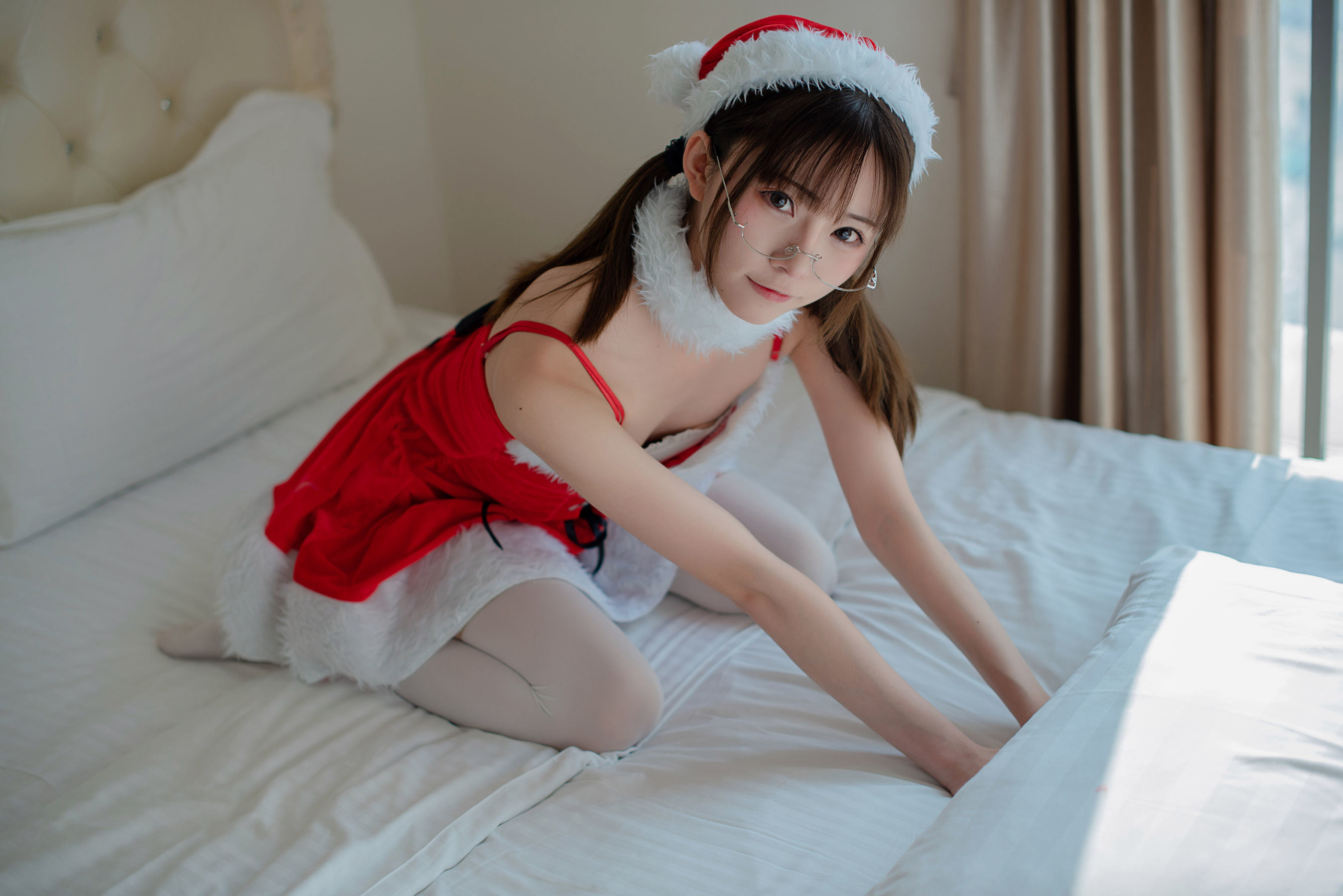 Cosplay] Blogger Anime Kitaro_绮太郎 - Cô Gái Dễ Thương Giáng Sinh