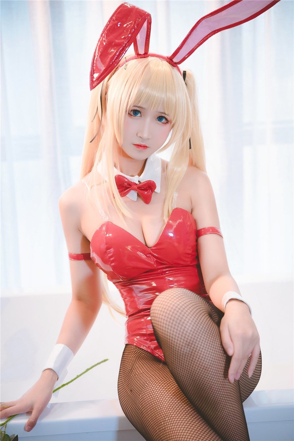 Cosplay] Weibo Meizi Tam Độ_69 - Cô gái thỏ mặc tất đen