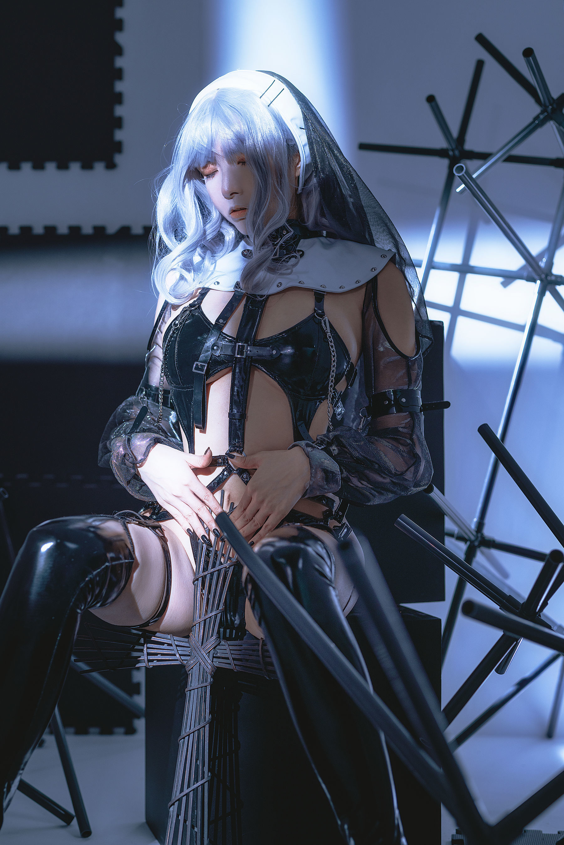 [Cosplay] 秋和柯基(夏小秋秋秋) - 银发圣女