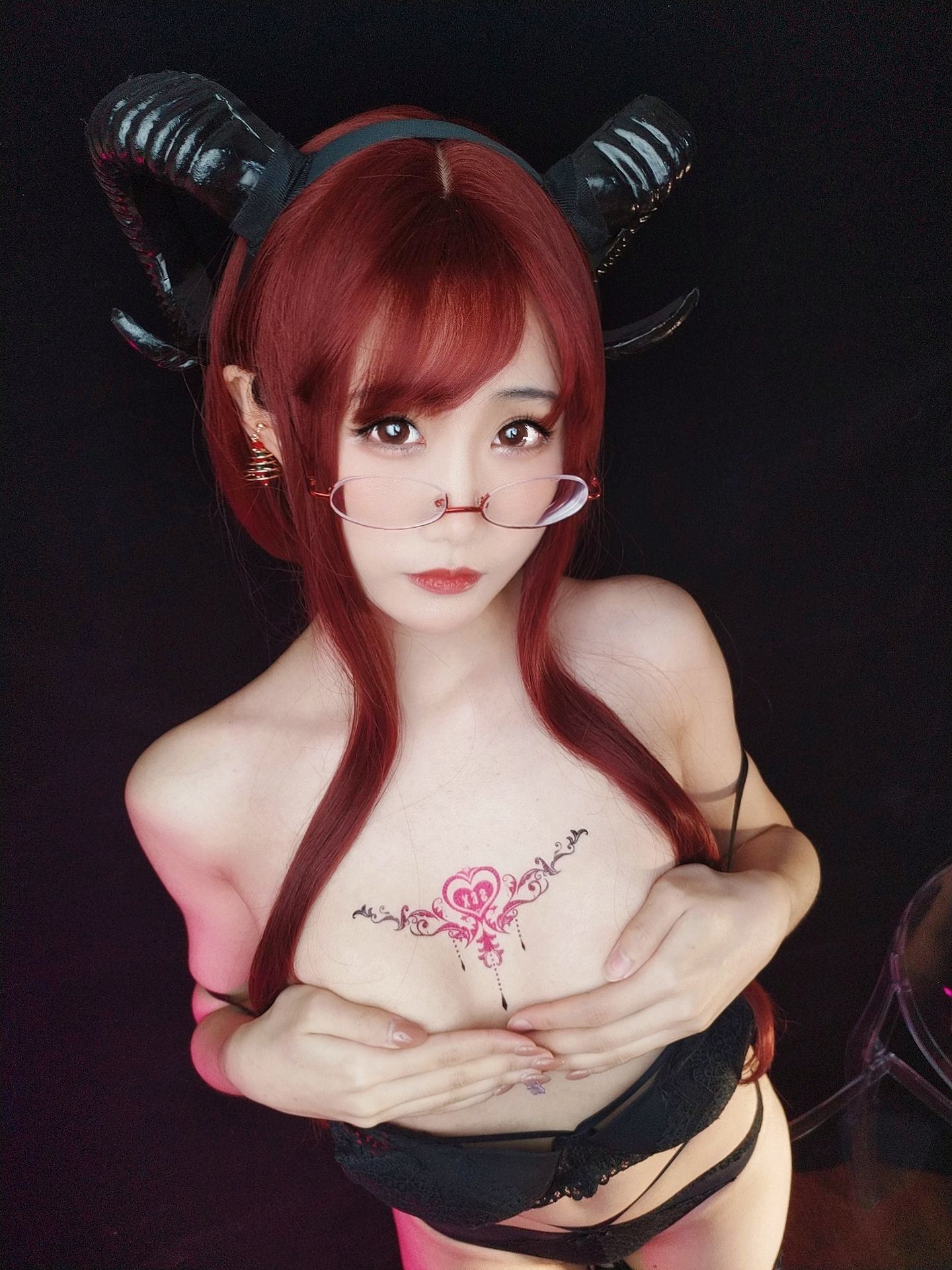 Cosplay] Anime Blogger Xiao Mei Ma - (Christmas Selfie) Snowy Night Succubus