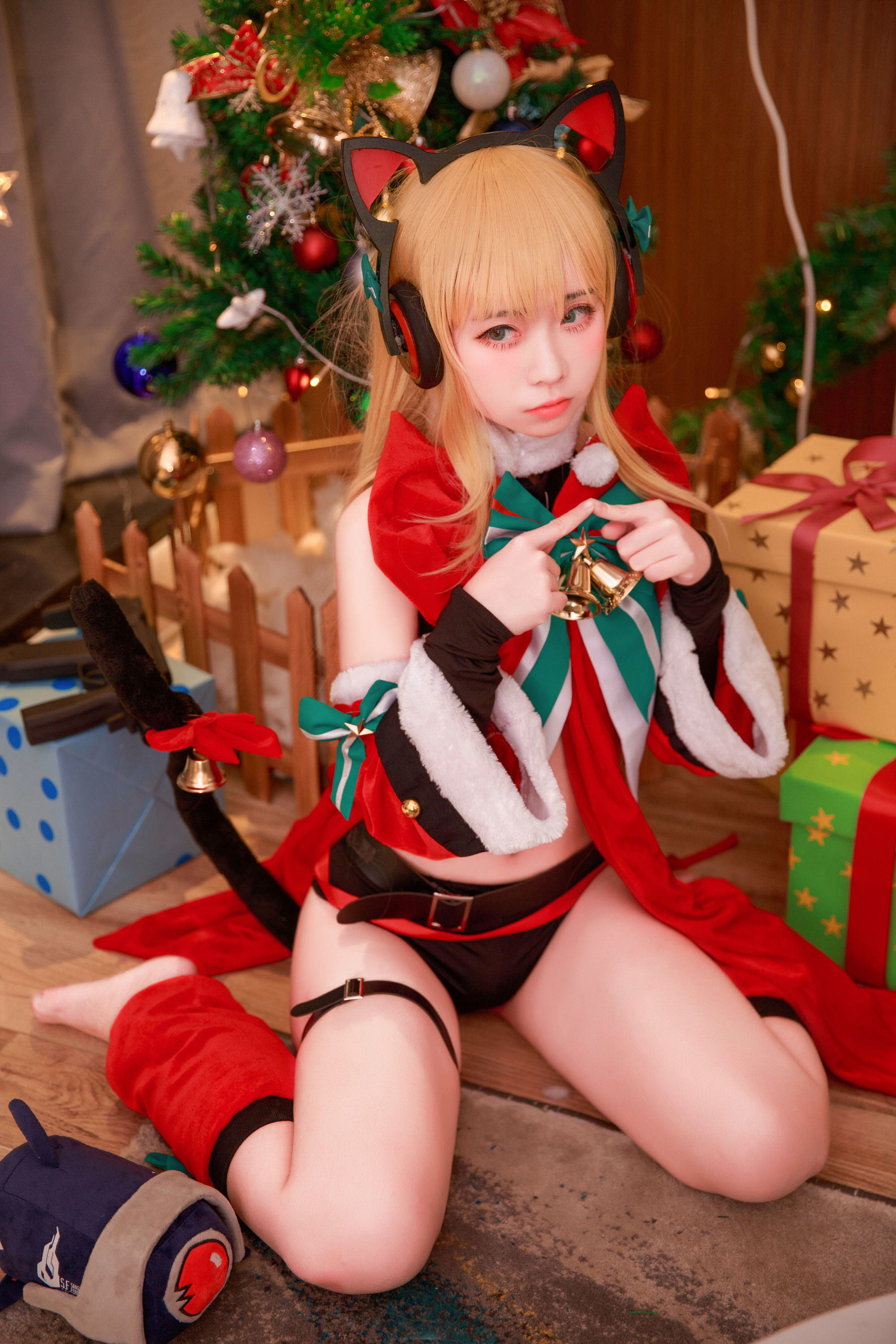 Cosplay] Anime Blogger G44 Will Not Get Hurt - TMP Christmas