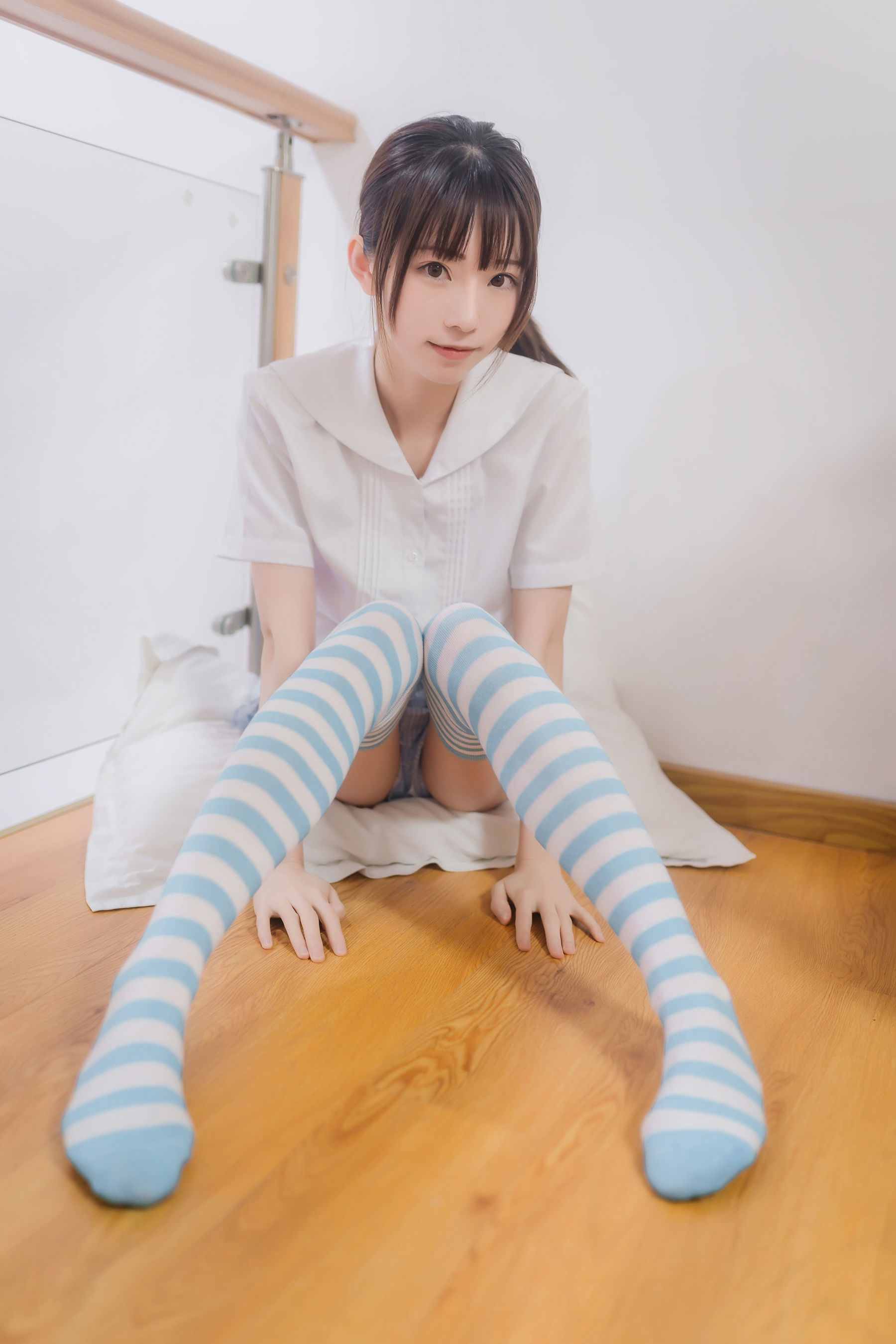 Cosplay] 動漫博主Kitaro_綺太郎 - 藍白條紋襪