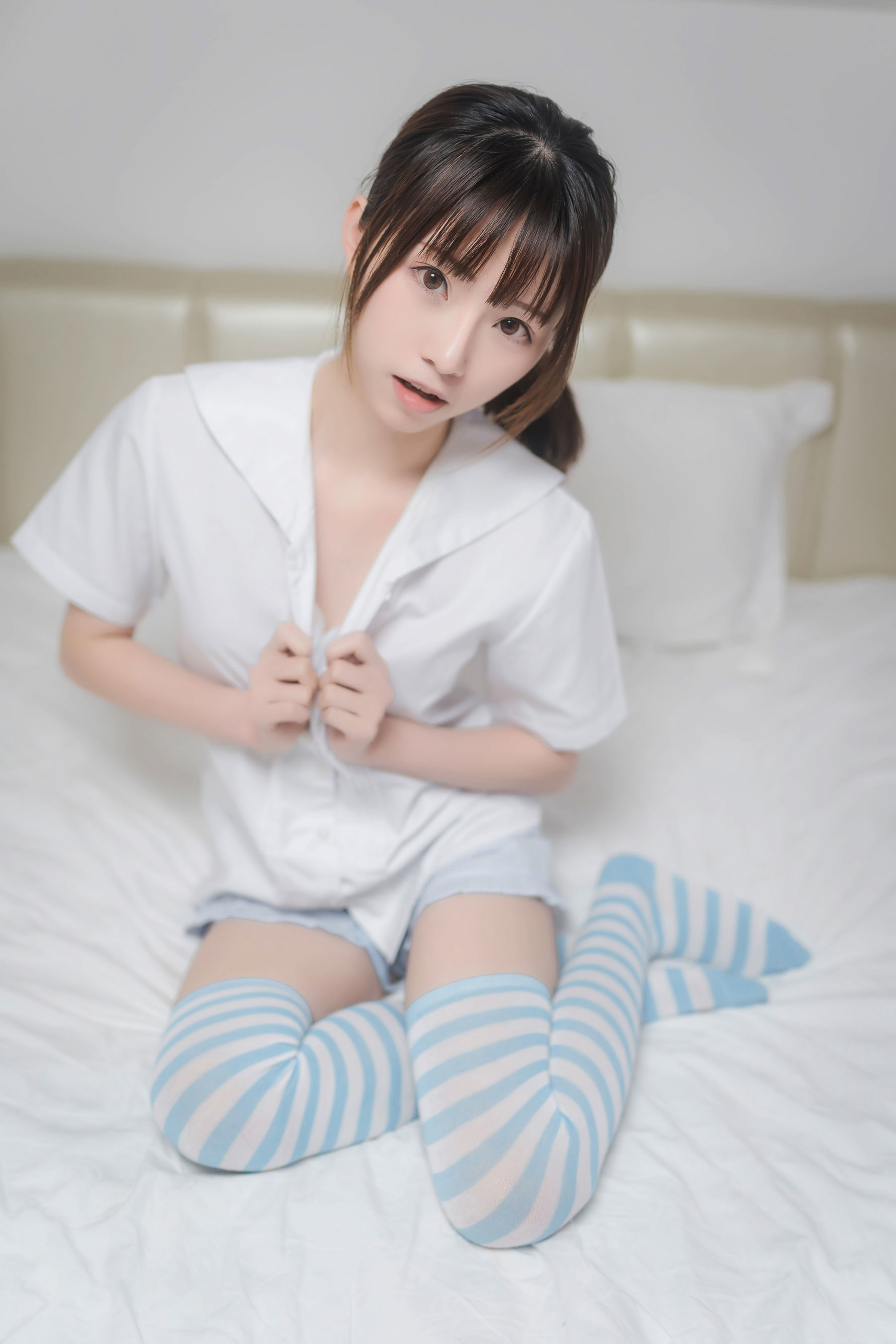 コスプレ] アニメブロガー キタロー_綺太郎 - 青白ストライプの靴下