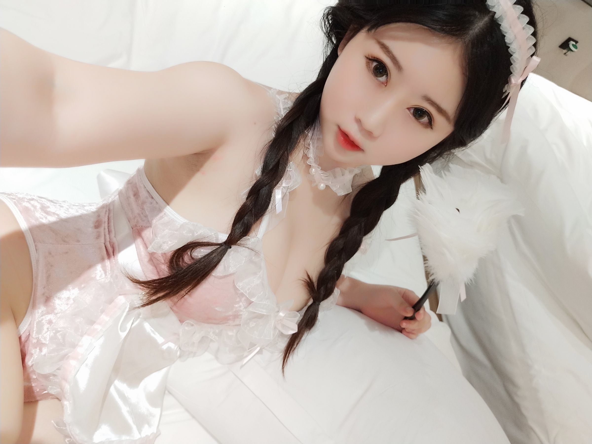 Cosplay] Mật Đào Thiếu Nữ Là Yijiang - Bạn Gái Mùa Đông