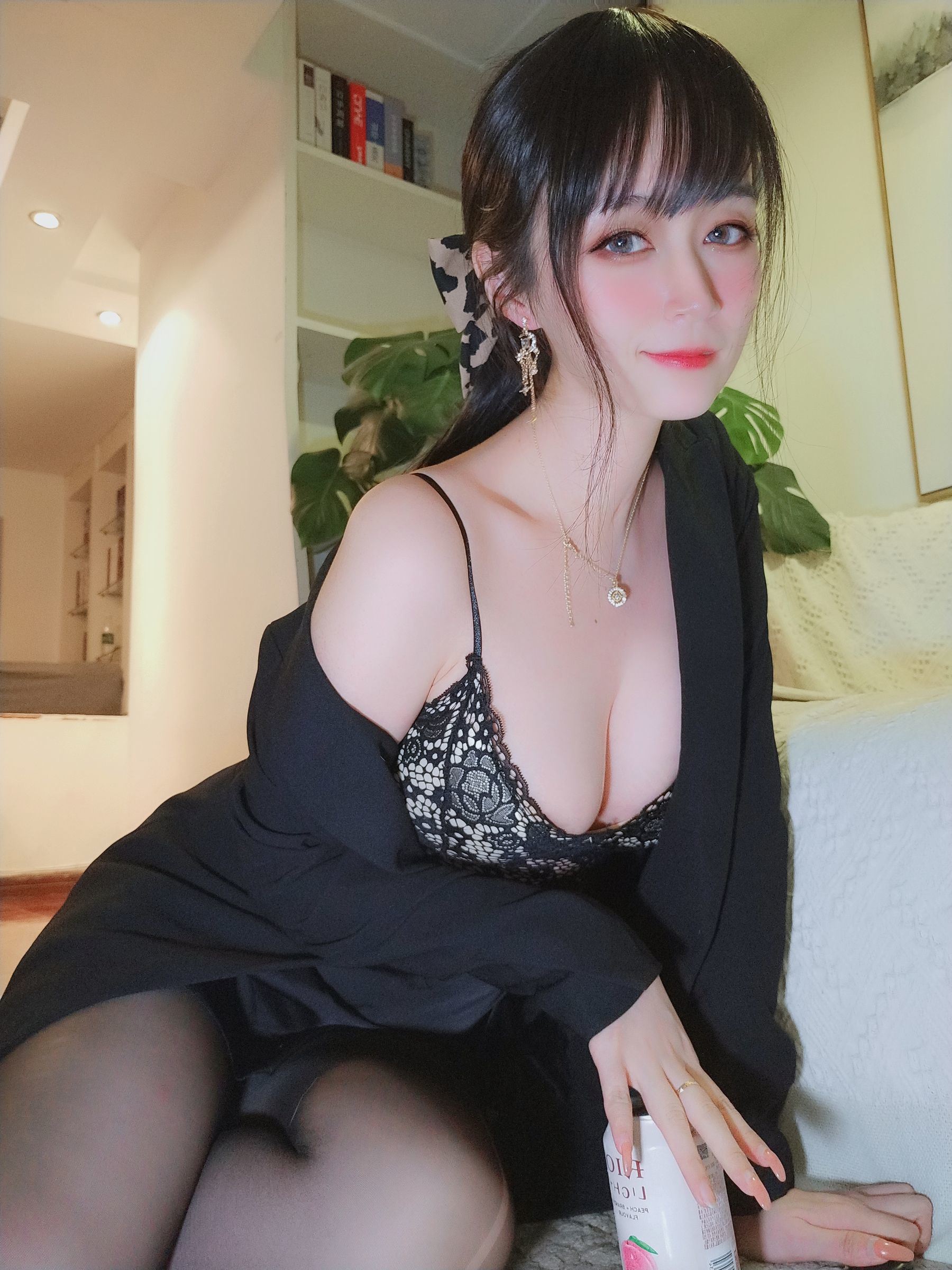 Cosplay] Coser Xiaojie Baiyin - Áo vest