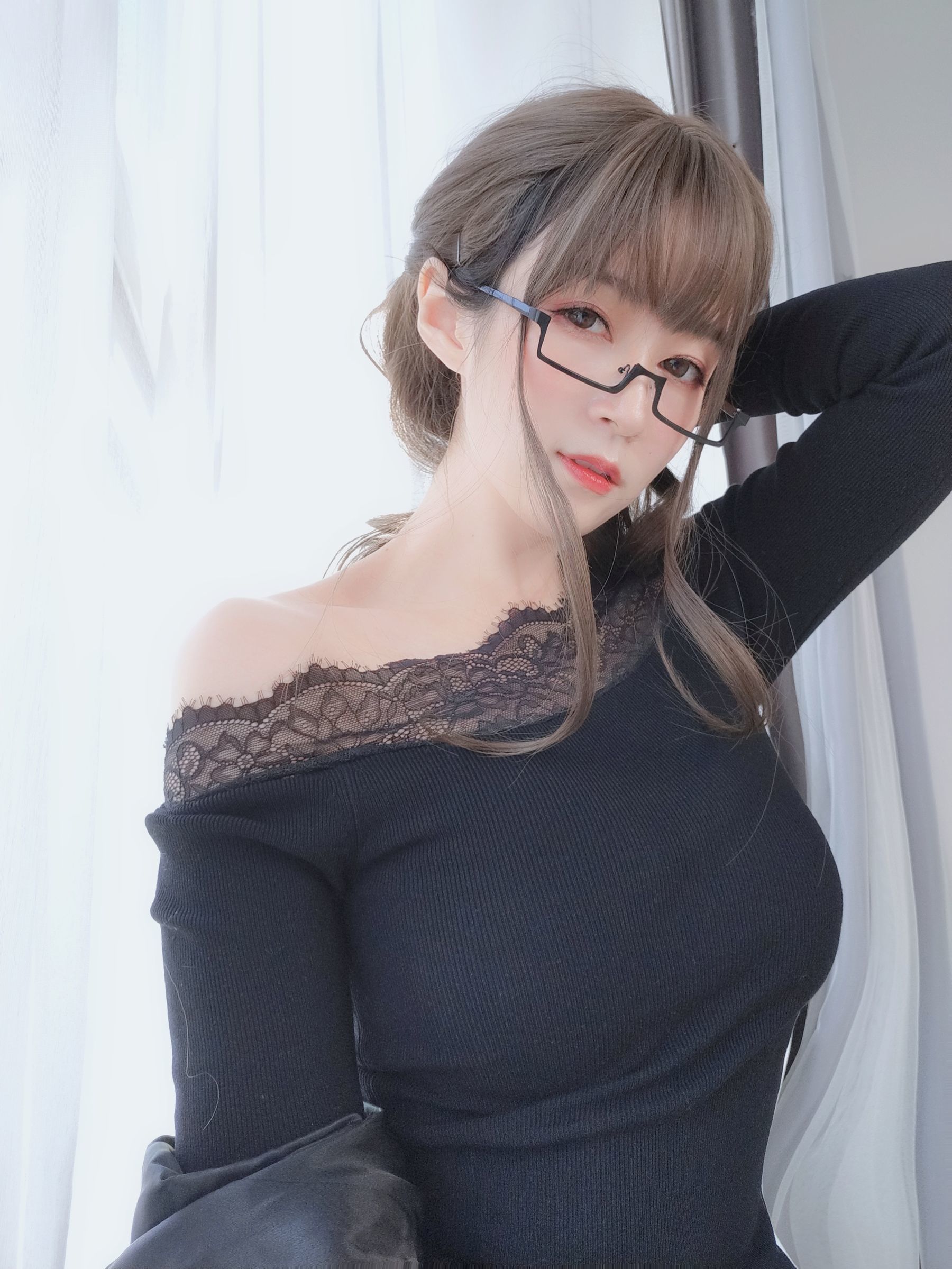 Cosplay] Coser tiểu thư Bạch Ngân - Áo vest đen