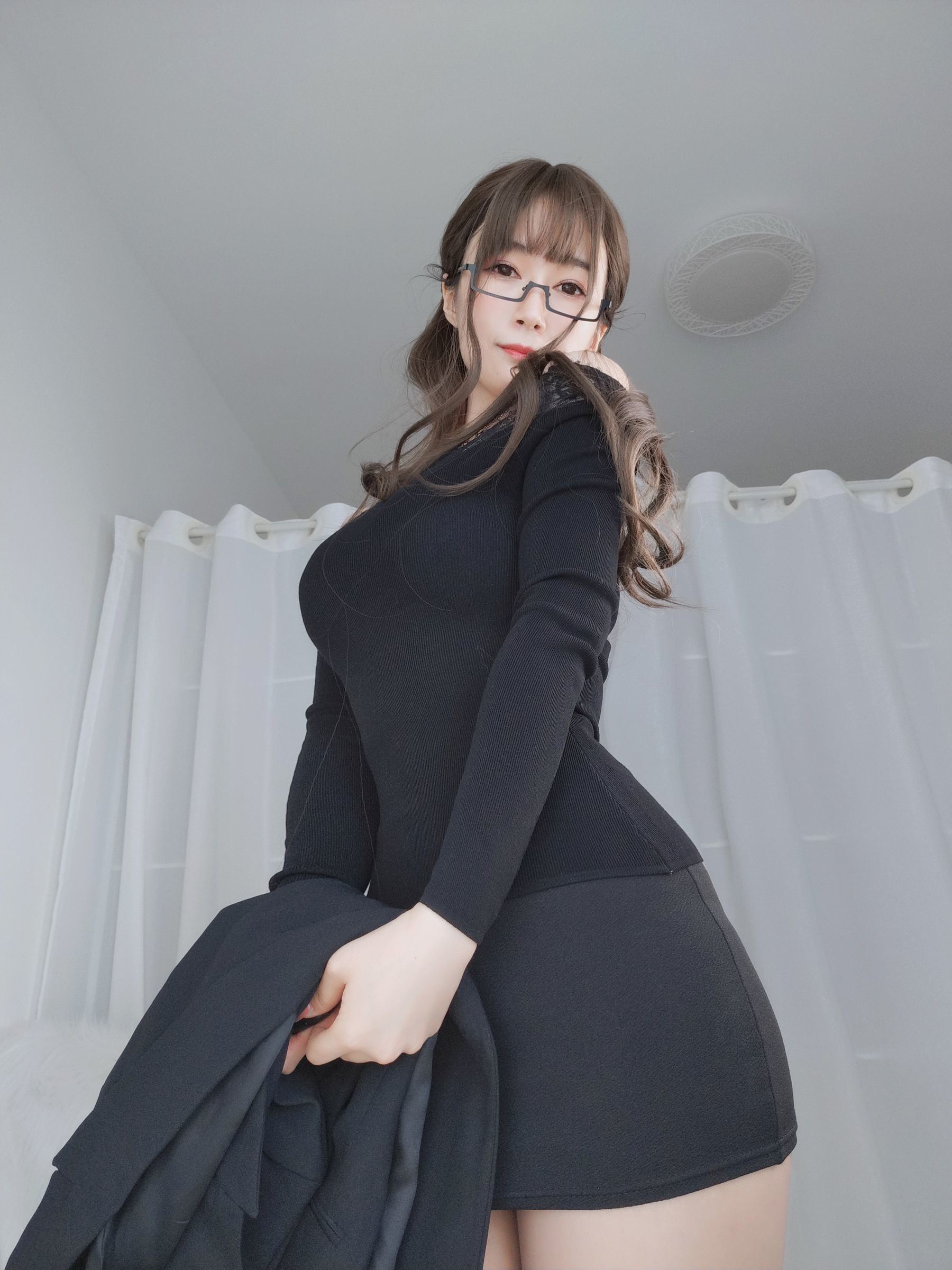 Cosplay] Coser tiểu thư Bạch Ngân - Áo vest đen