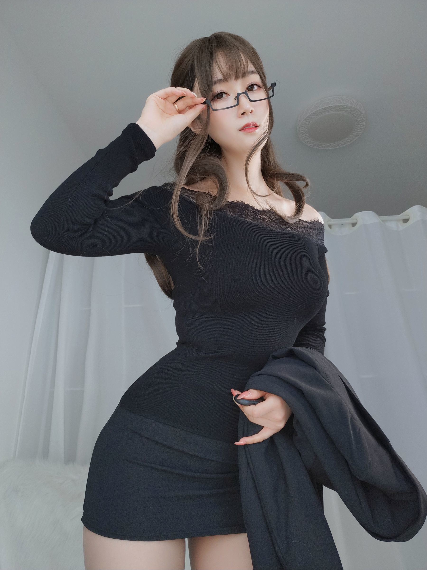 Cosplay] Coser tiểu thư Bạch Ngân - Áo vest đen
