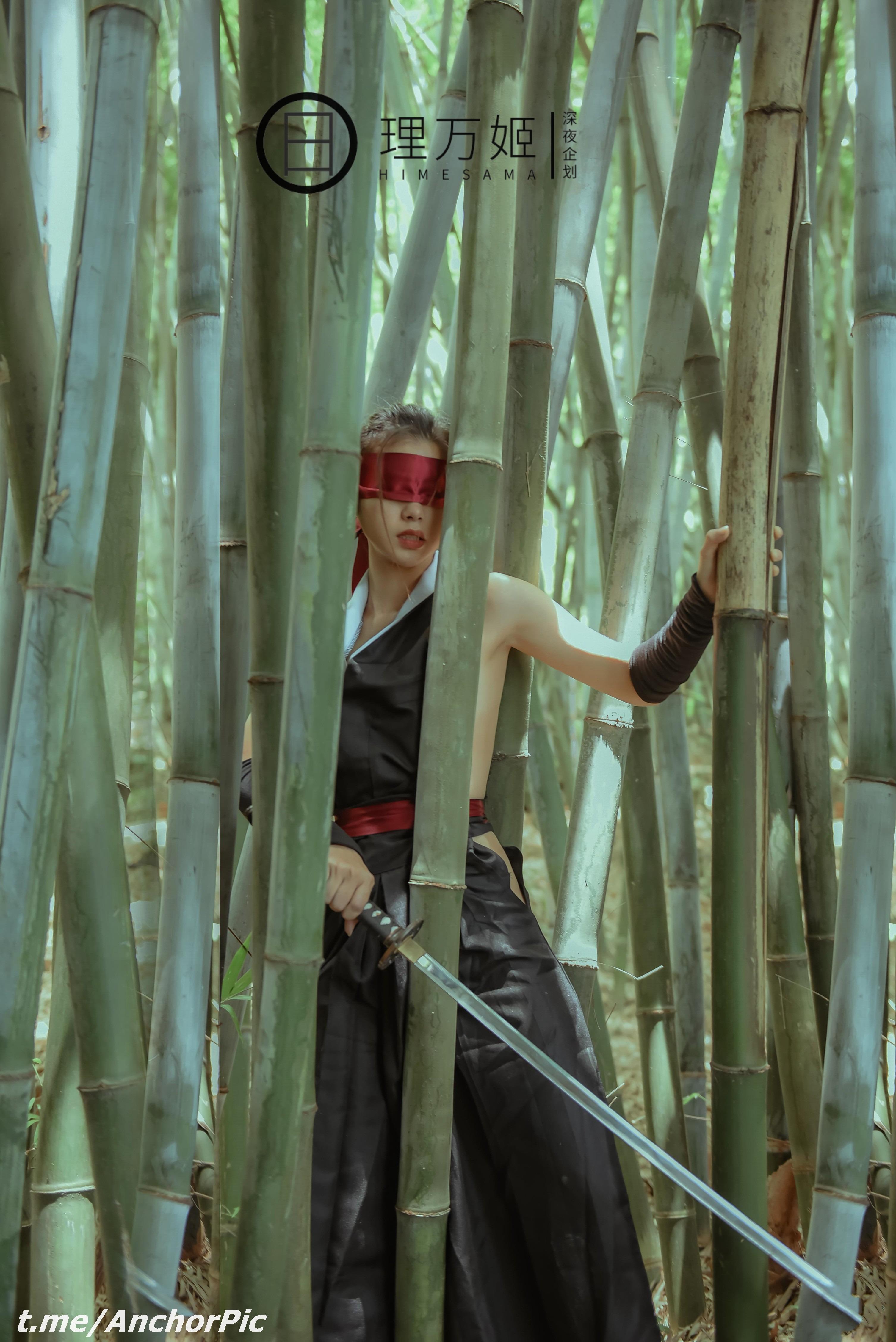 理万姬 - 女武士竹林露出 30P