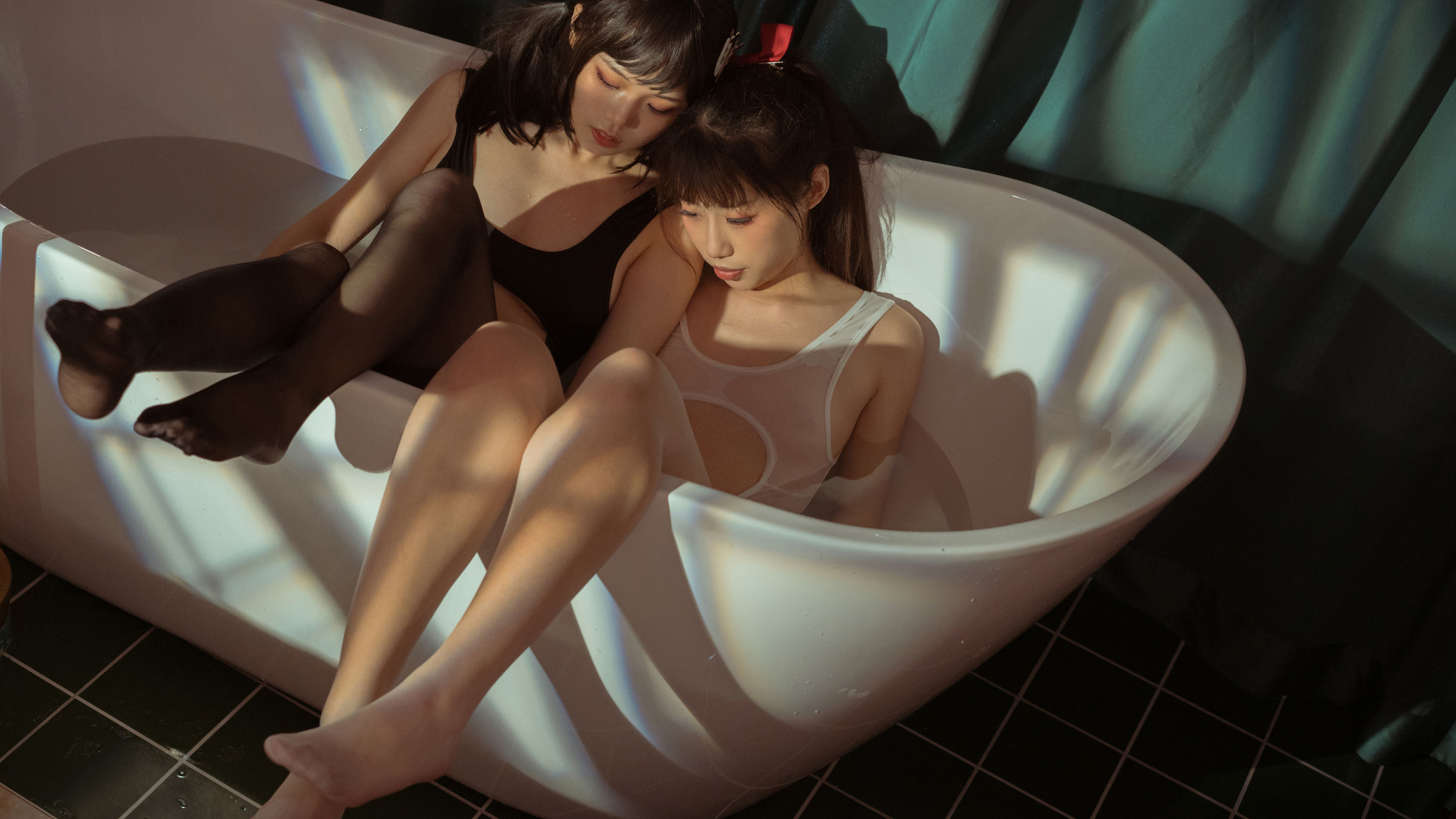 코스프레] 칠월먀오쯔 - 흑백 이인용 욕조