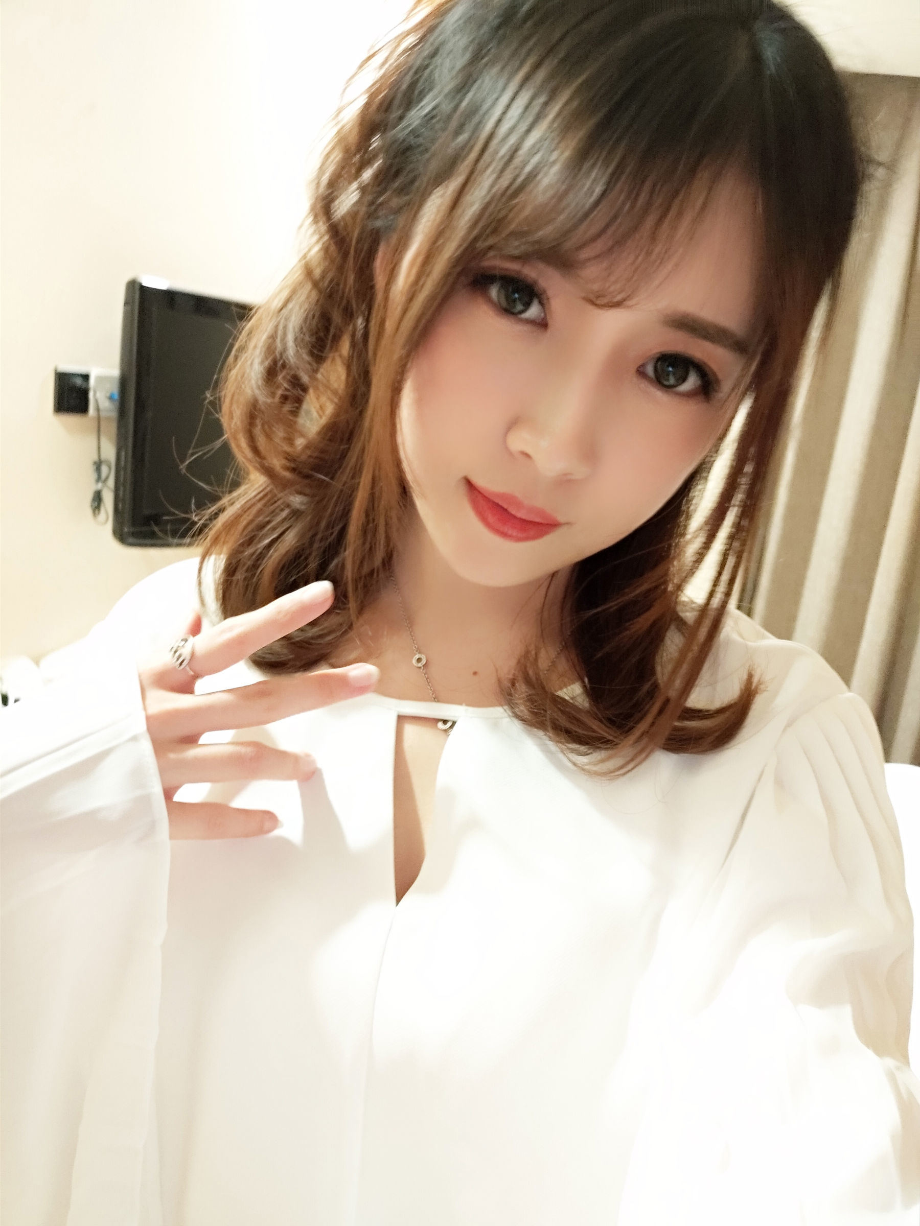 コスプレ] 斗魚の主播 小女巫露娜 - OL風の肌色タイツ