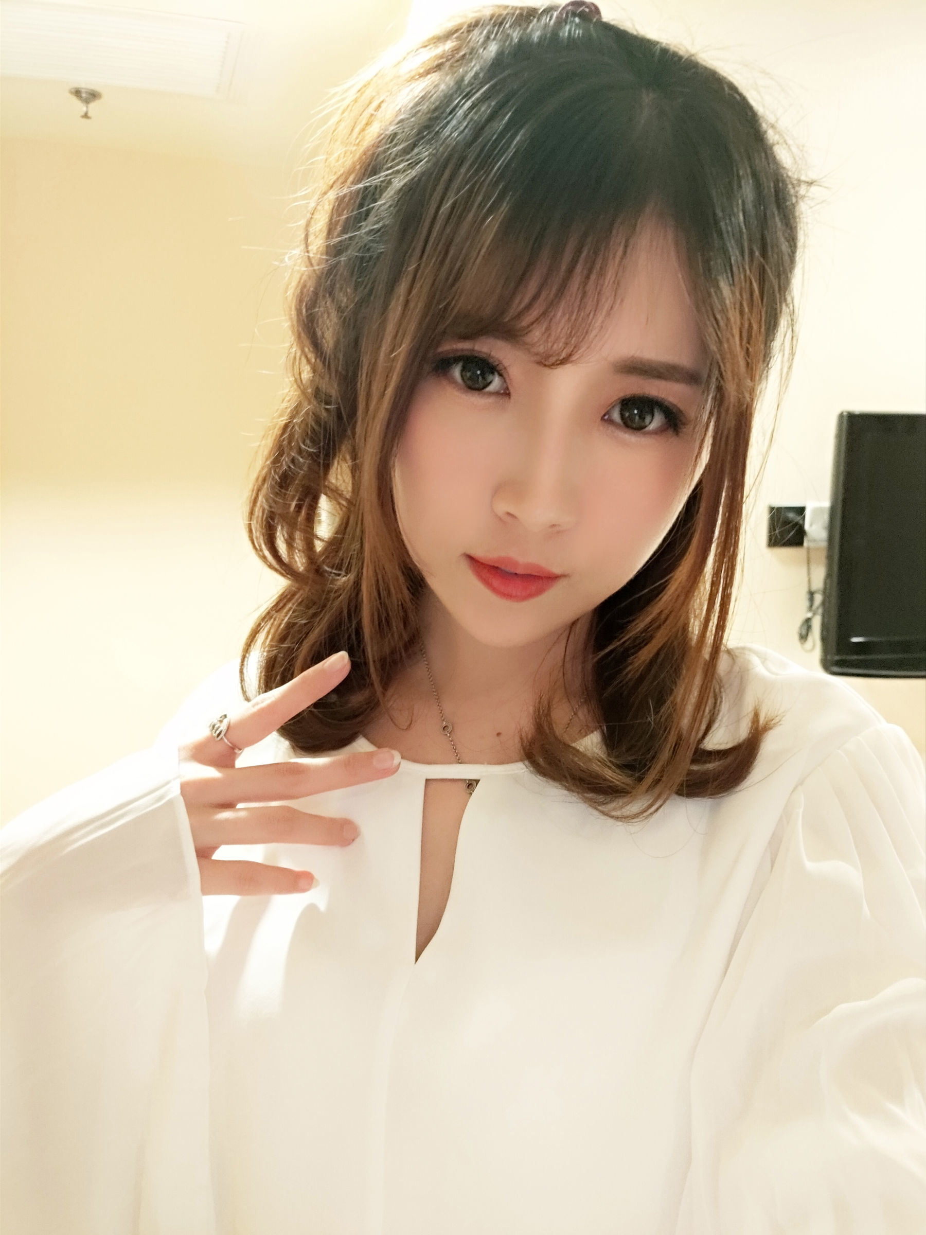 コスプレ] 斗魚の主播 小女巫露娜 - OL風の肌色タイツ