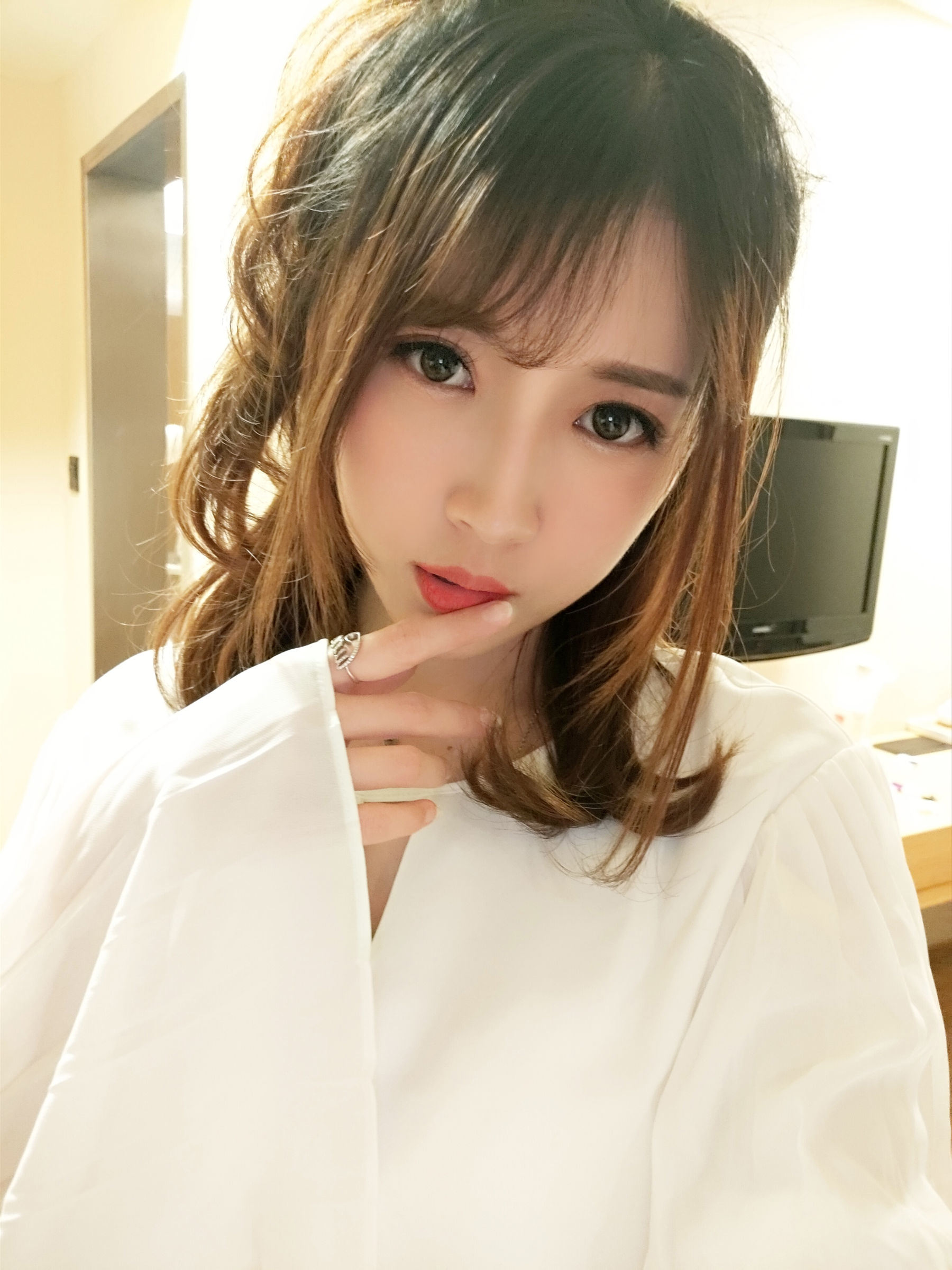 コスプレ] 斗魚の主播 小女巫露娜 - OL風の肌色タイツ