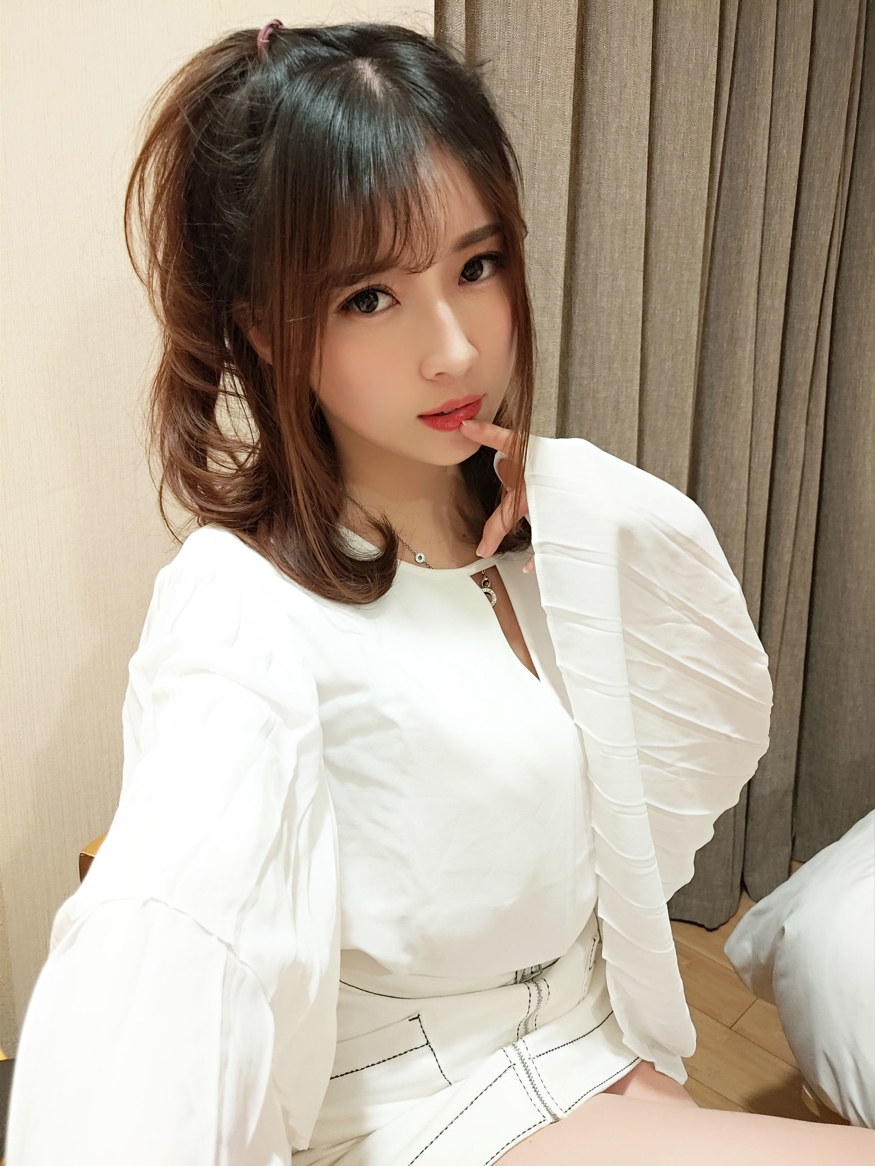 コスプレ] 斗魚の主播 小女巫露娜 - OL風の肌色タイツ