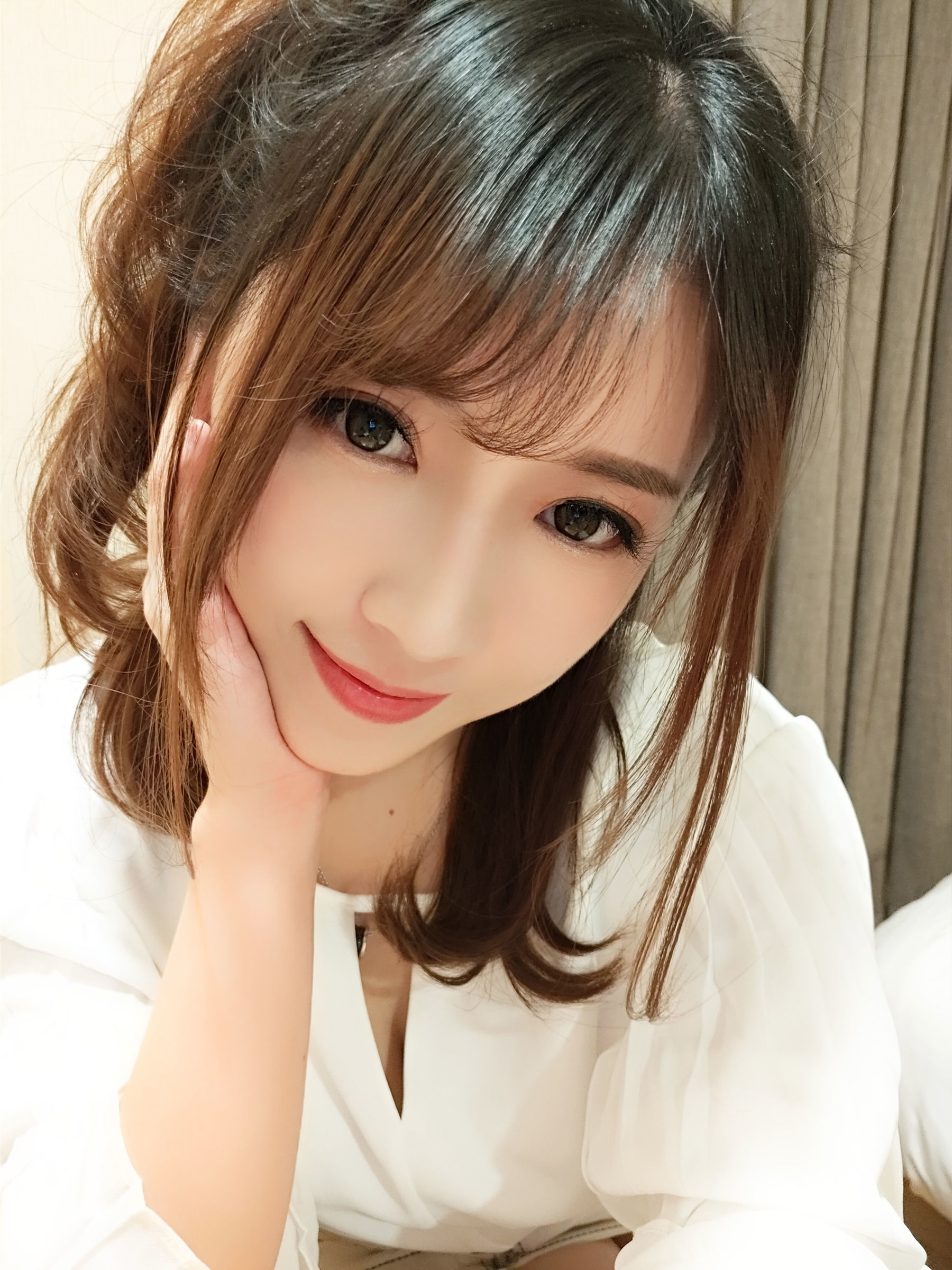 コスプレ] 斗魚の主播 小女巫露娜 - OL風の肌色タイツ