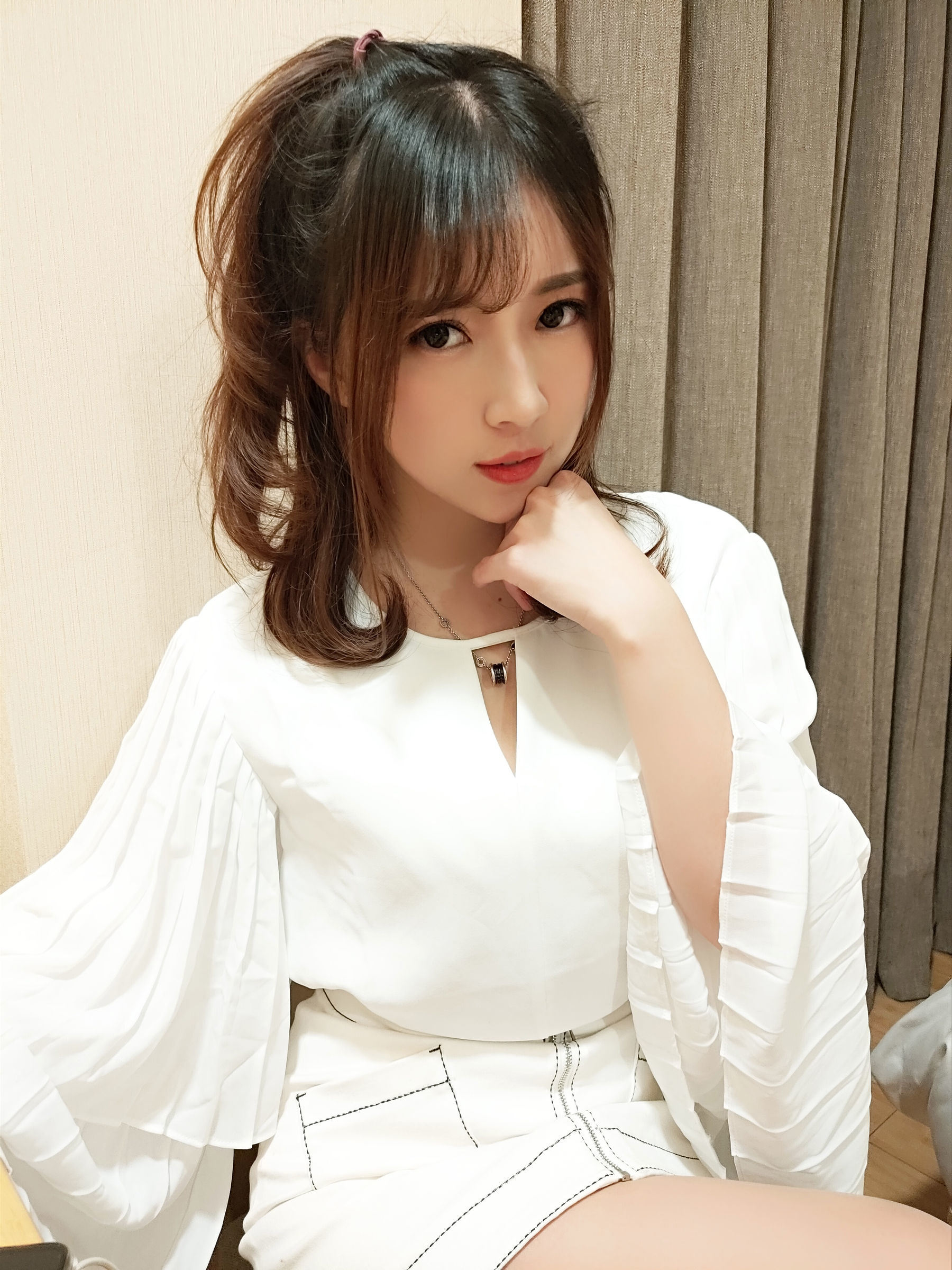 Cosplay] Đấu Ngư chủ kênh Phù Thủy Nhỏ Luna - Quần tất màu da phong cách OL
