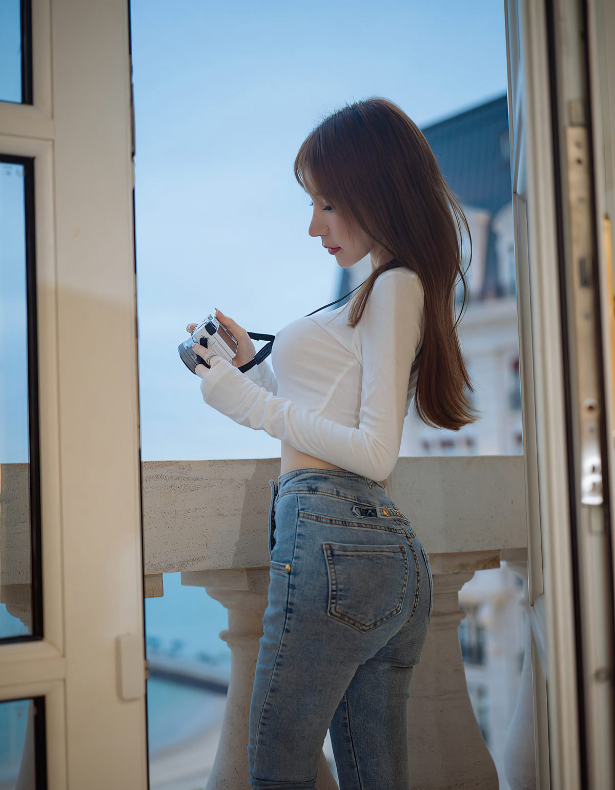 Zhou Yuxi Sandy 2021 High Definition Tight Jeans Full and Perky Buttocks Pose Stockings Jade Feet