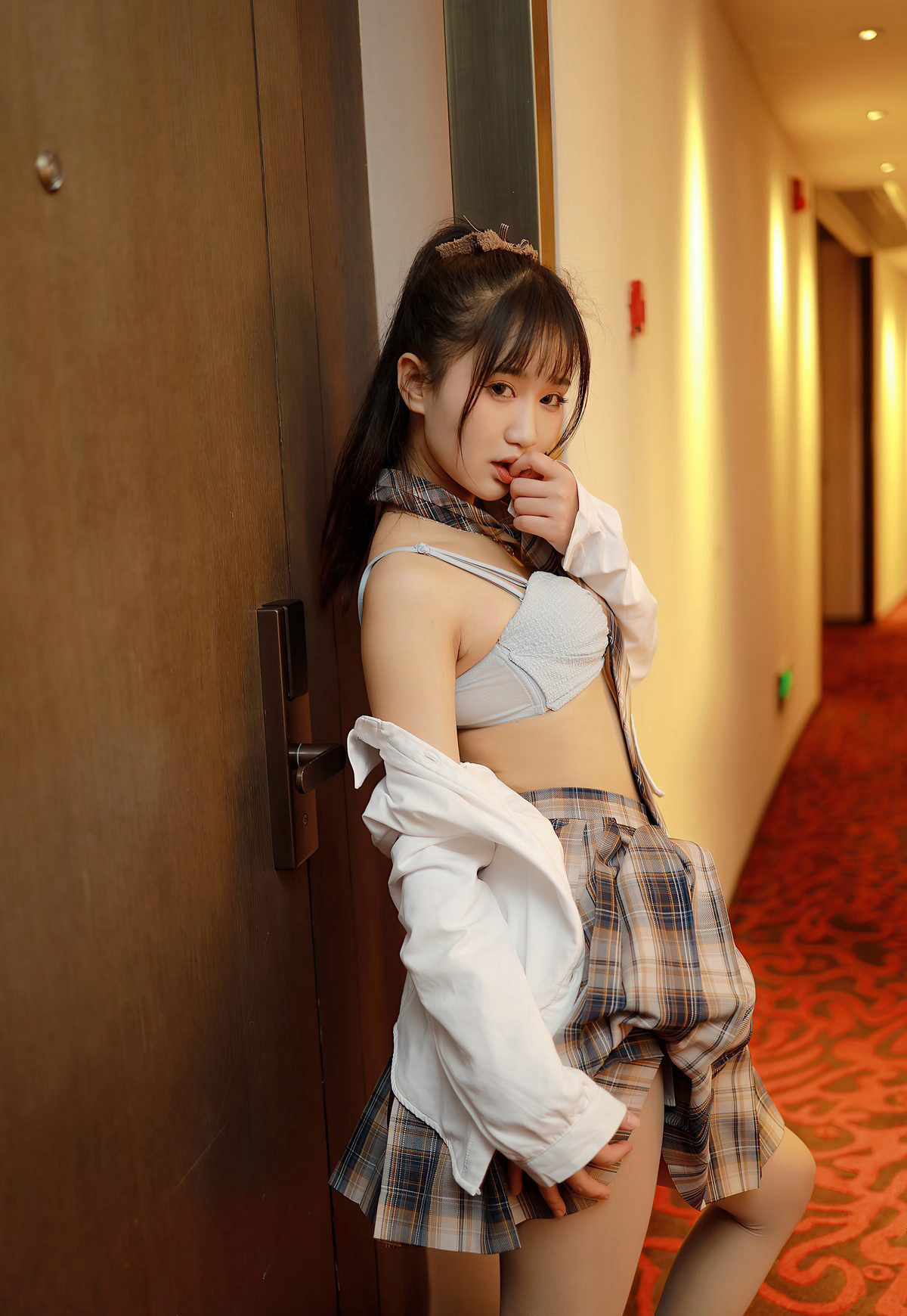 Small Jelly Meat Silk No Underwear Seductive Beautiful Legs Uniform Pleated Skirt Sexy High-Definition Pose Pictures