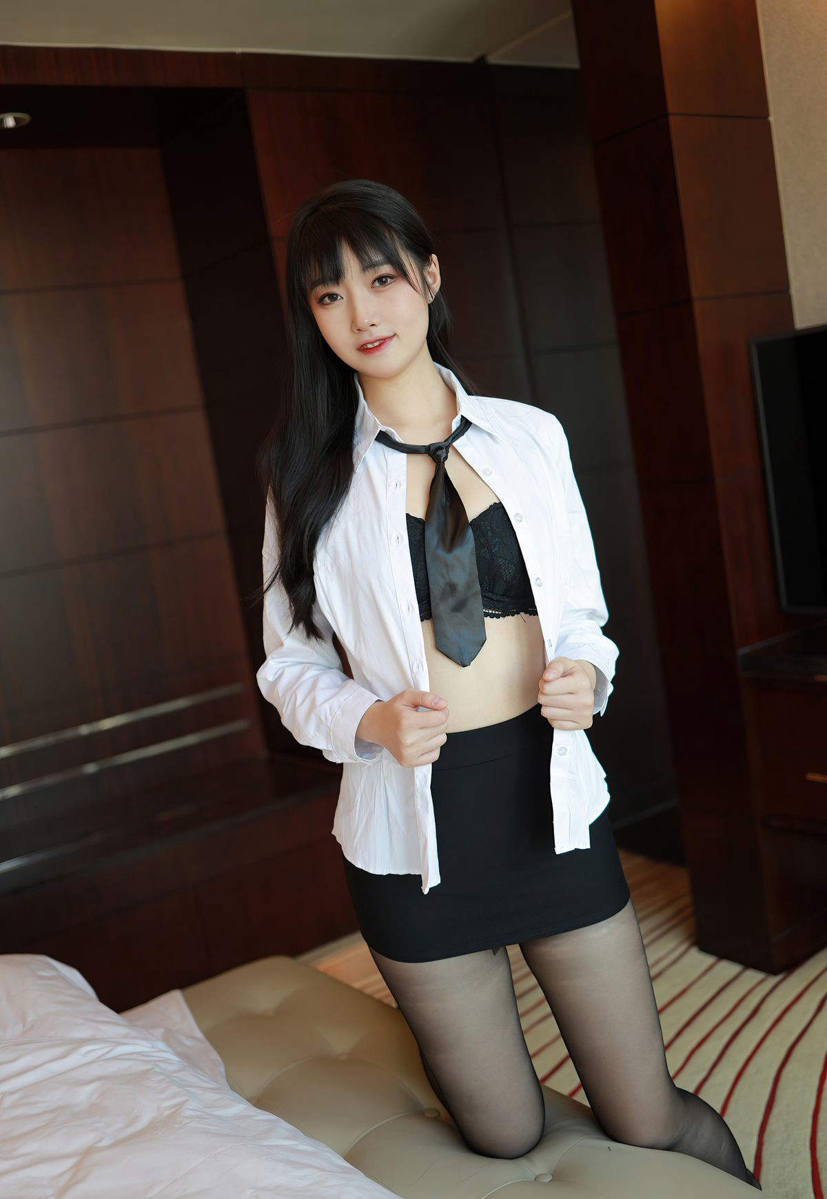 グオパオヨウ 2021 黒ストッキング制服の誘惑 高跟靴制服 極品美脚