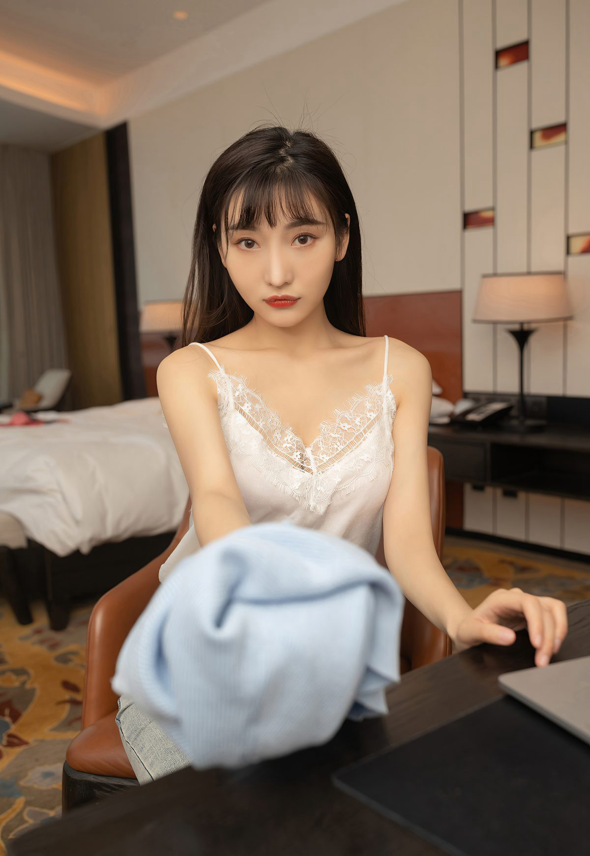 陸萱萱2021緊身牛仔褲辦公室劇情脫絲襪誘惑高跟風騷姿勢