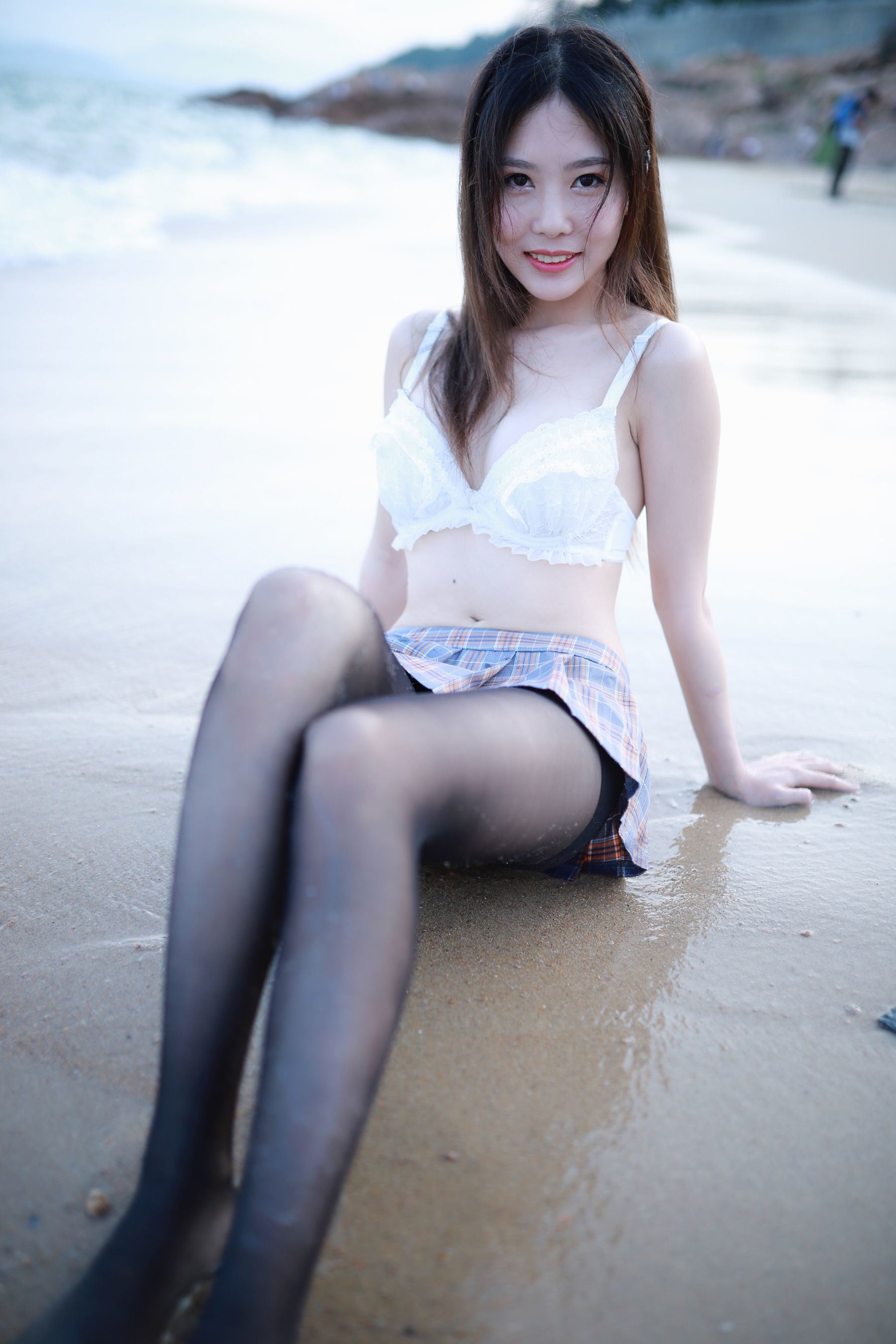 COS Welfare] Dou Niang - Li Shi Photo Collection - Beach Black Silk