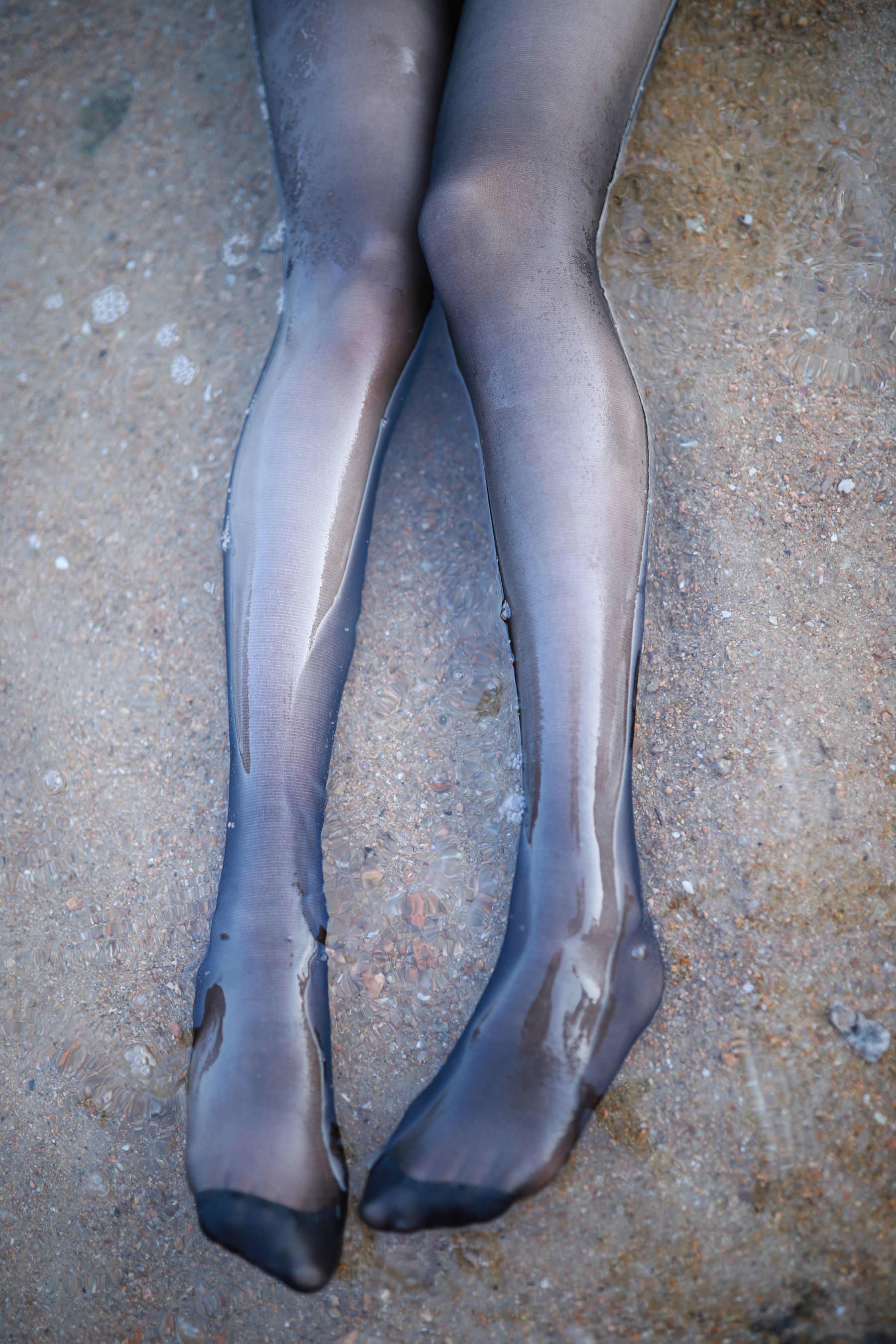 COS Welfare] Dou Niang - Li Shi Photo Collection - Beach Black Silk