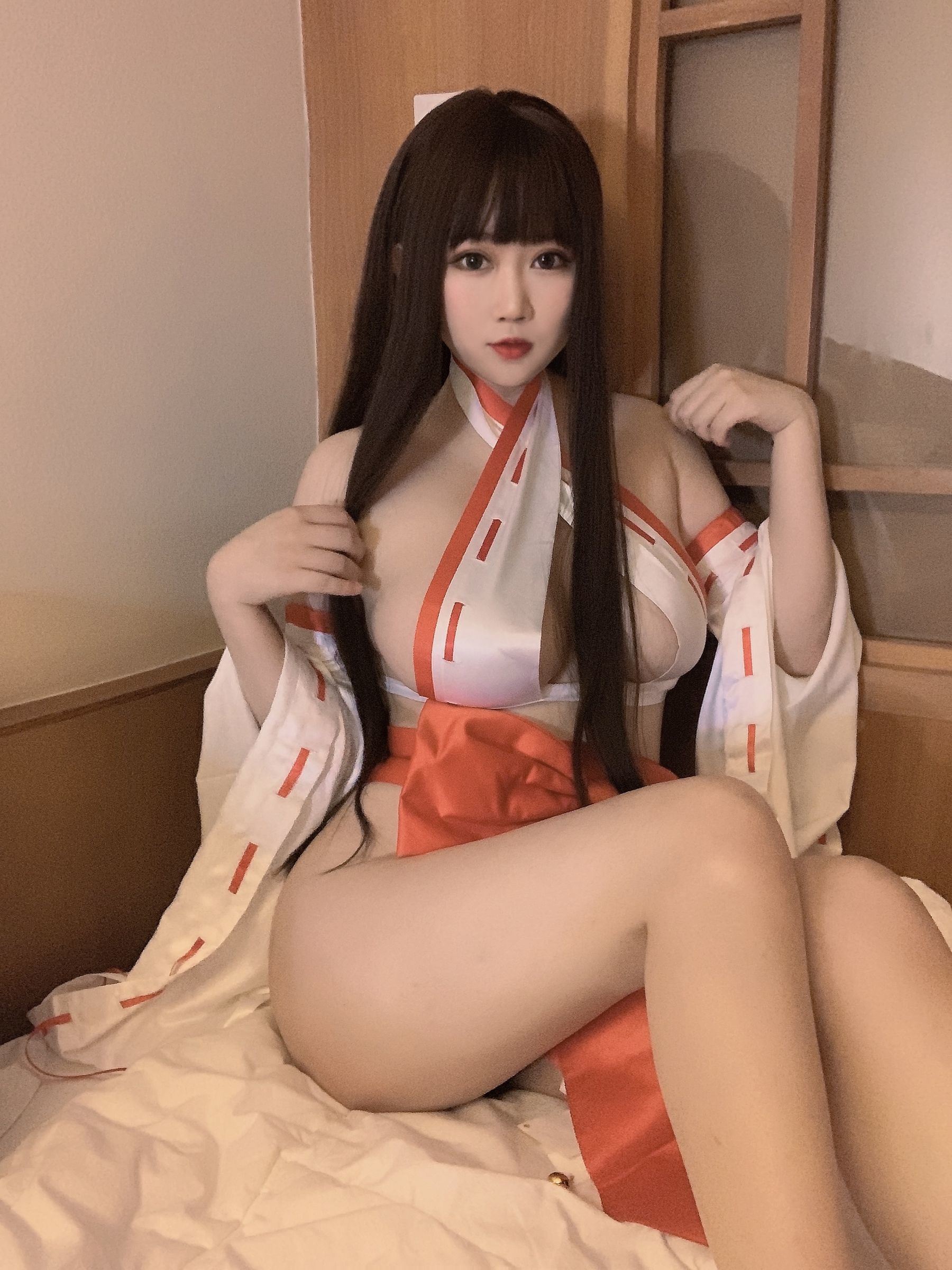 COS福利] 蜜桃少女是依醬呀 - 女巫