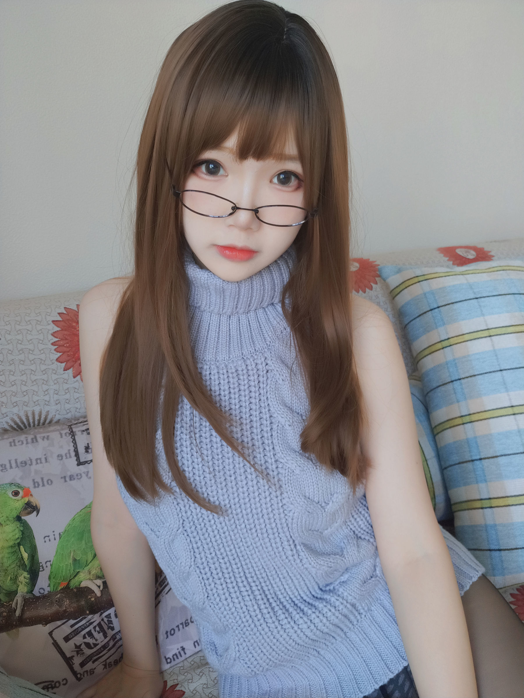 COS Phúc lợi] Blogger Anime Tuyết Thanh Astra - Áo len lưng trần vớ đen