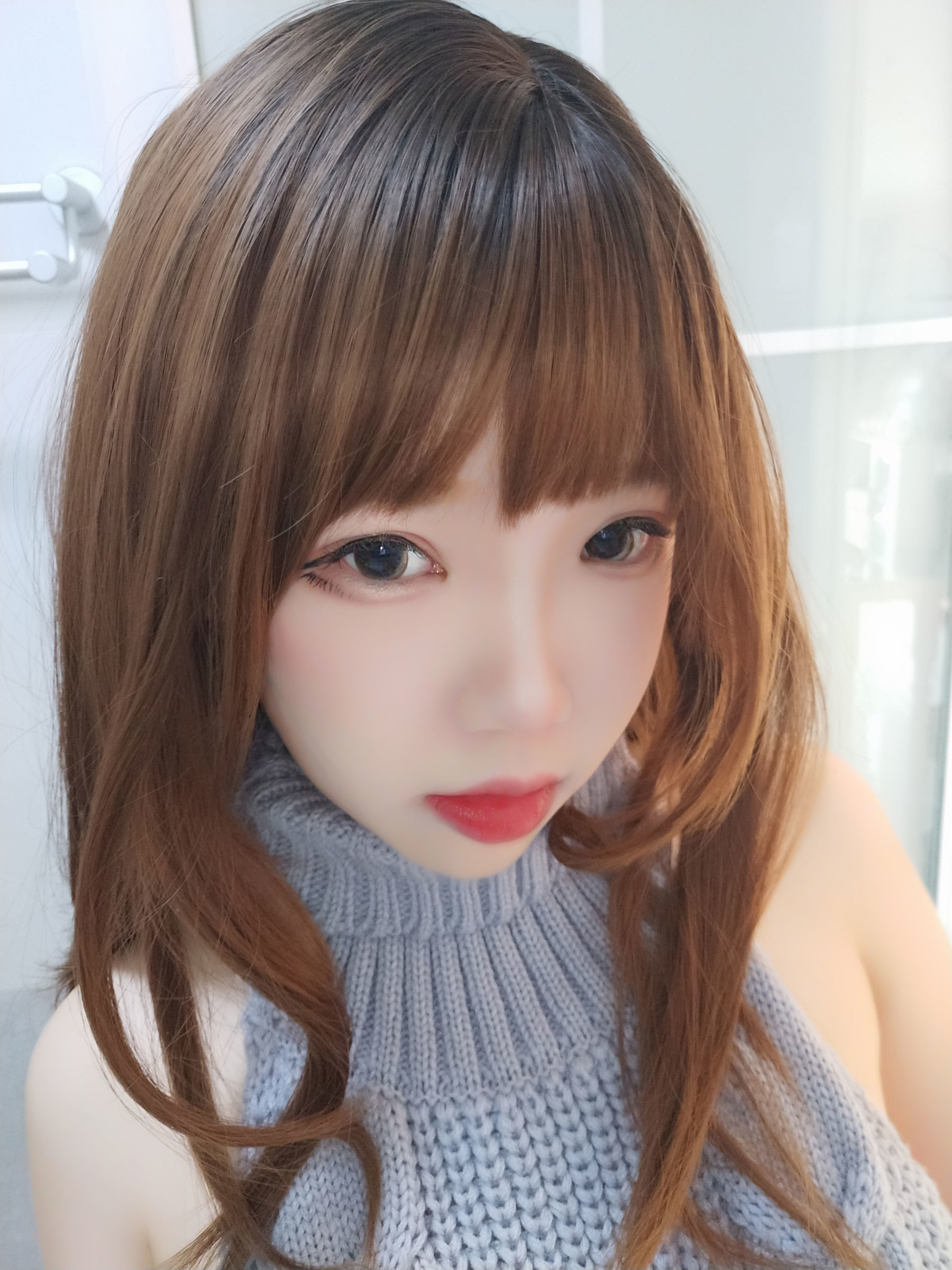COS Phúc lợi] Blogger Anime Tuyết Thanh Astra - Áo len lưng trần vớ đen