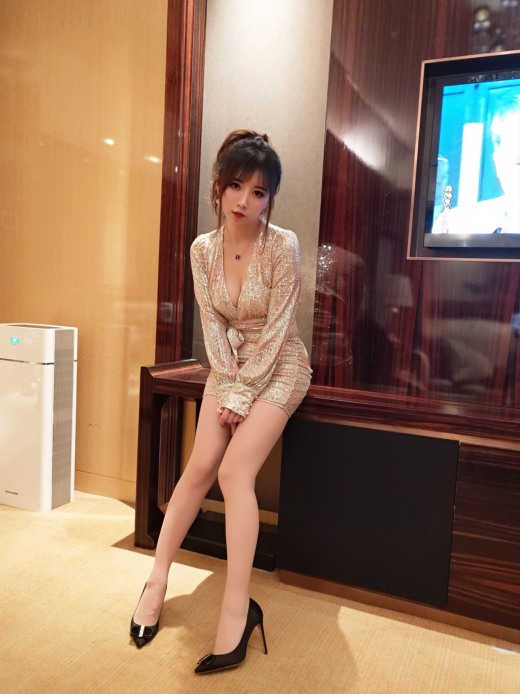 COS Benefits] Douyu Streamer Little Witch Luna - Sequin Skirt and Stockings