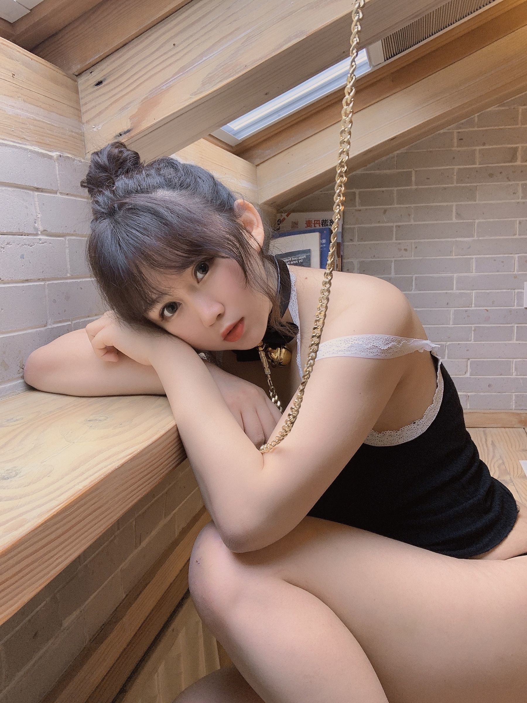 COS福利] 蜜桃少女是依醬呀 - 囚禁