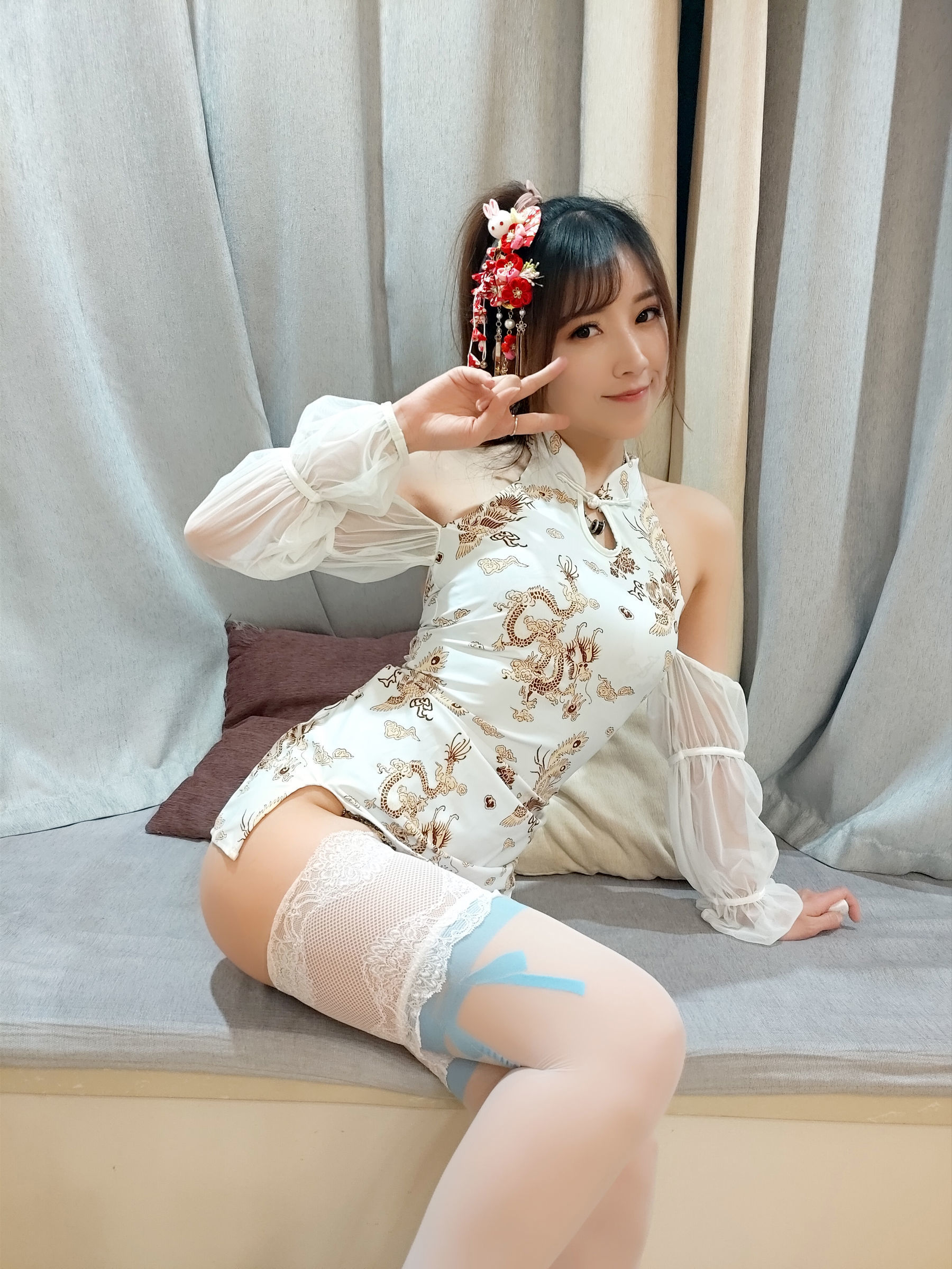 COS福利] 斗魚主播小女巫露娜 - 白色蕾絲長筒