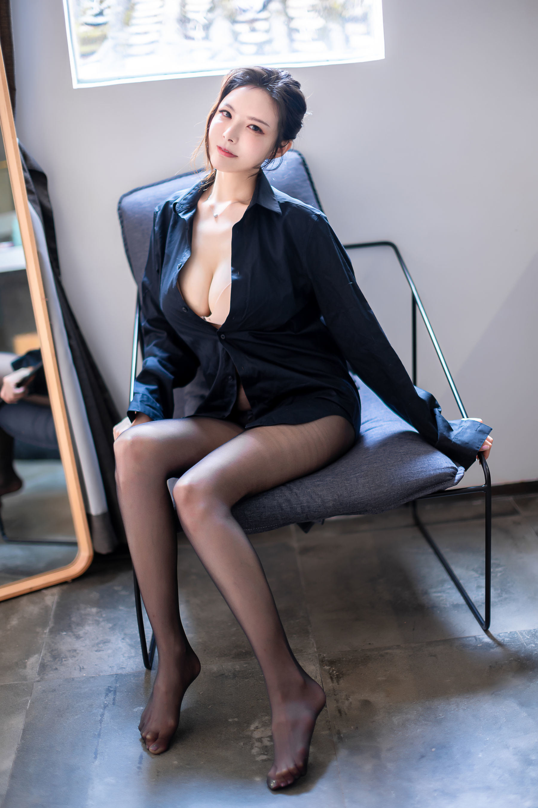COS Welfare] Autumn and Corgi (Xia Xiao Qiu Qiu Qiu) - Black Shirt