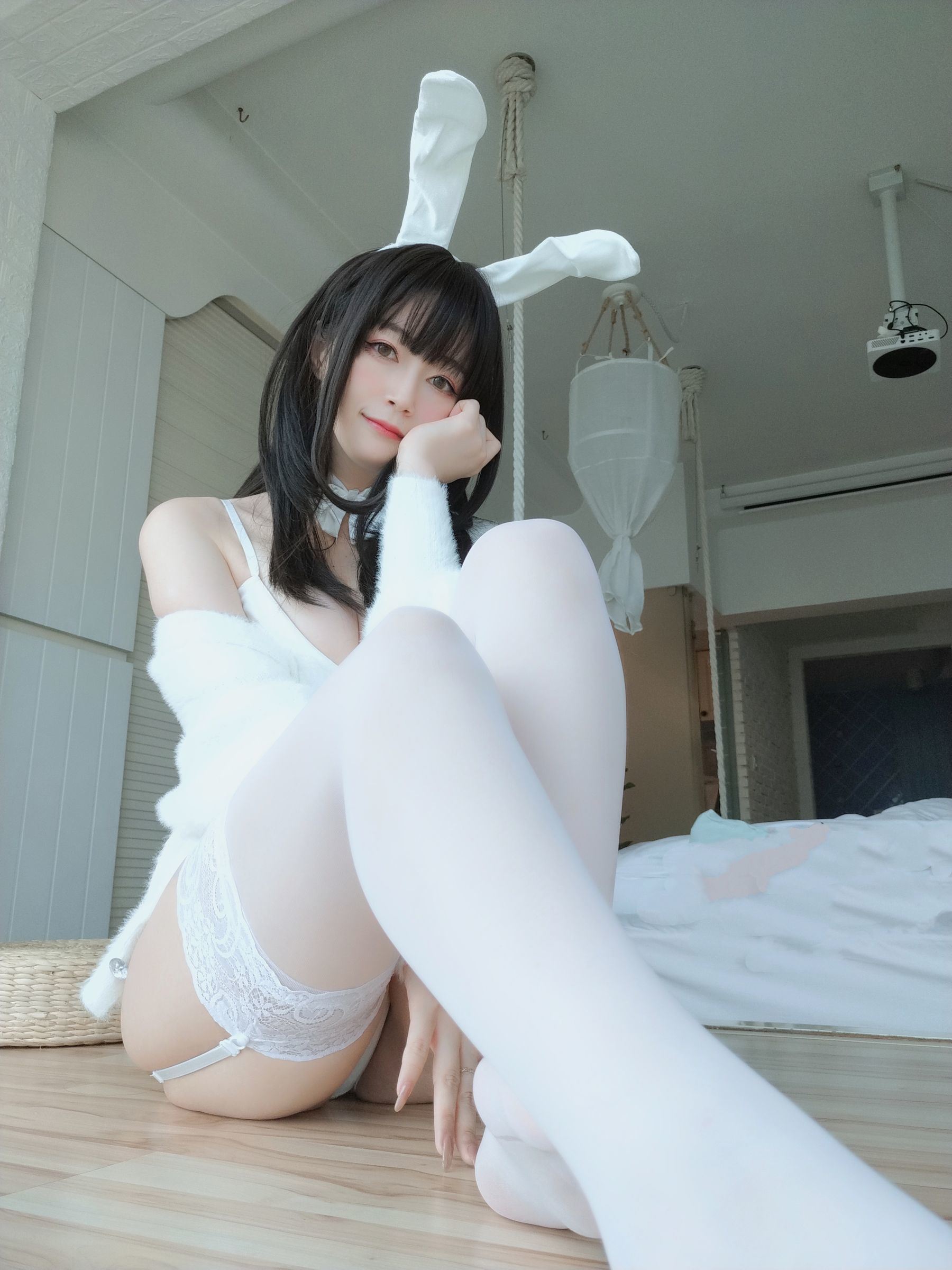 COS Welfare] Coser Xiaojie Baiyin - White Silk Rabbit