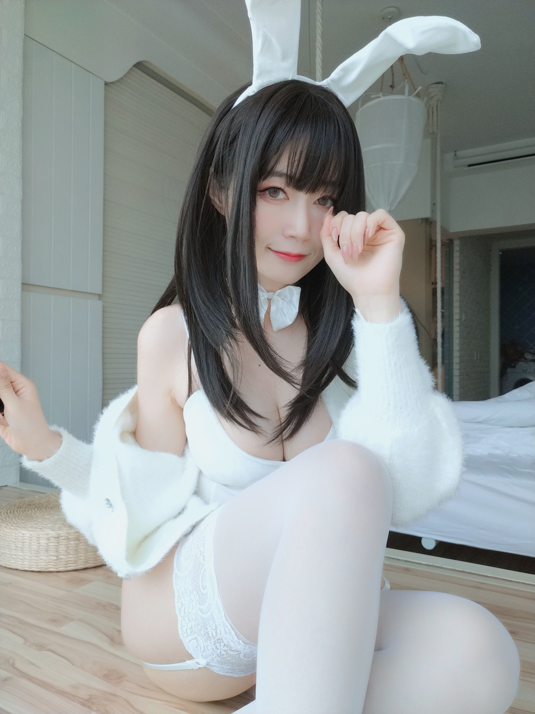 COS Welfare] Coser Xiaojie Baiyin - White Silk Rabbit