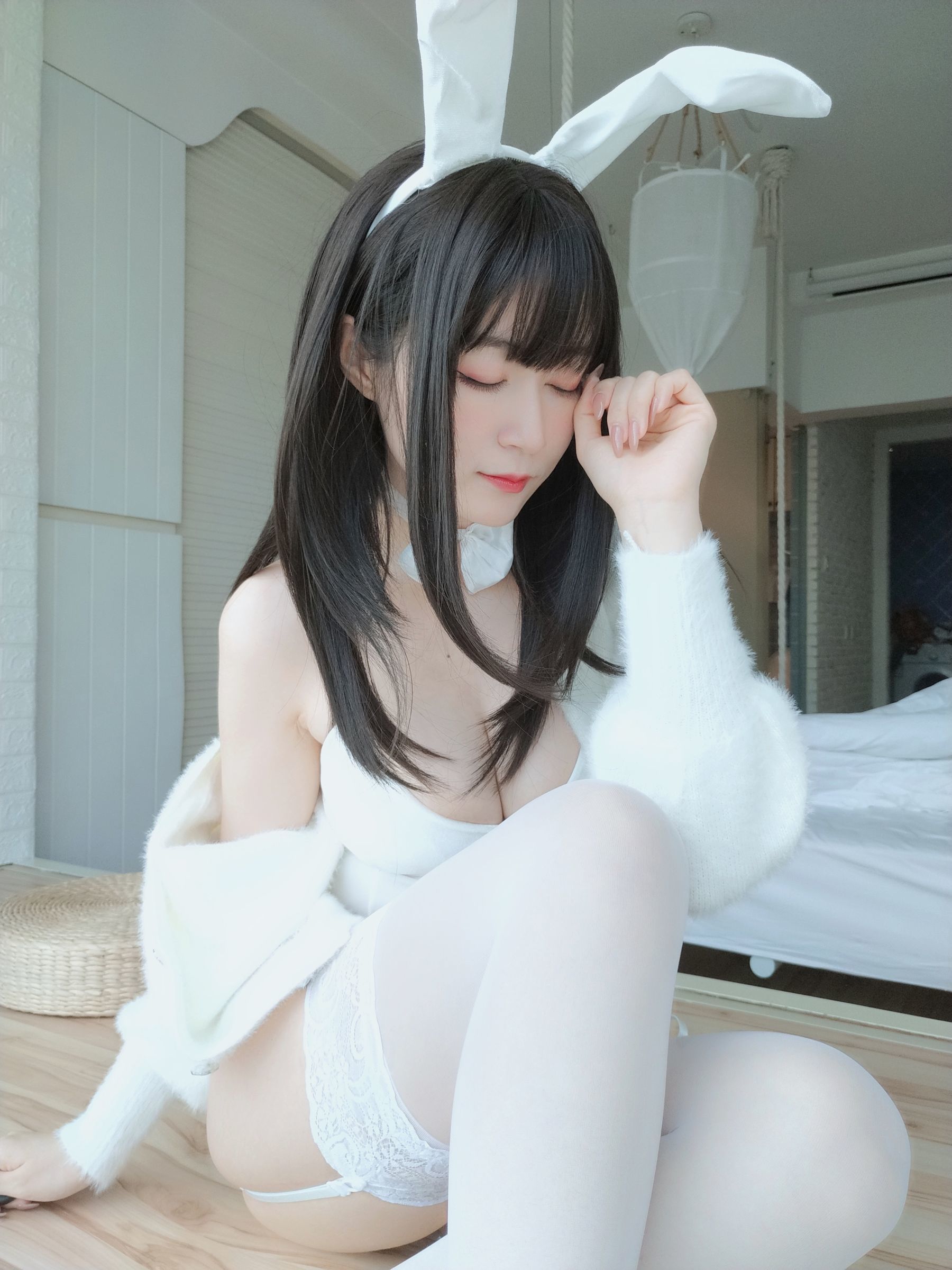 COS Welfare] Coser Xiaojie Baiyin - White Silk Rabbit