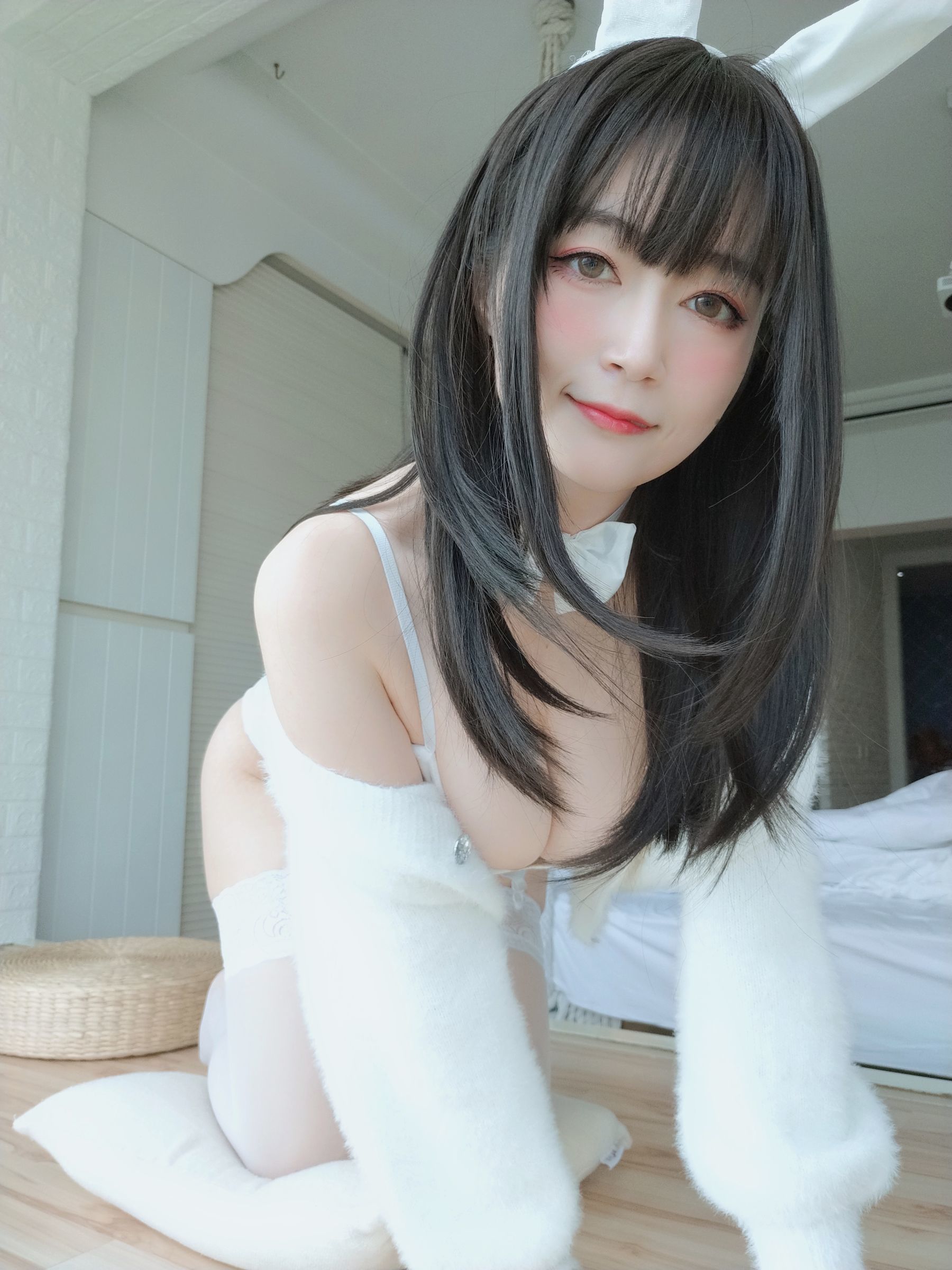 COS Welfare] Coser Xiaojie Baiyin - White Silk Rabbit