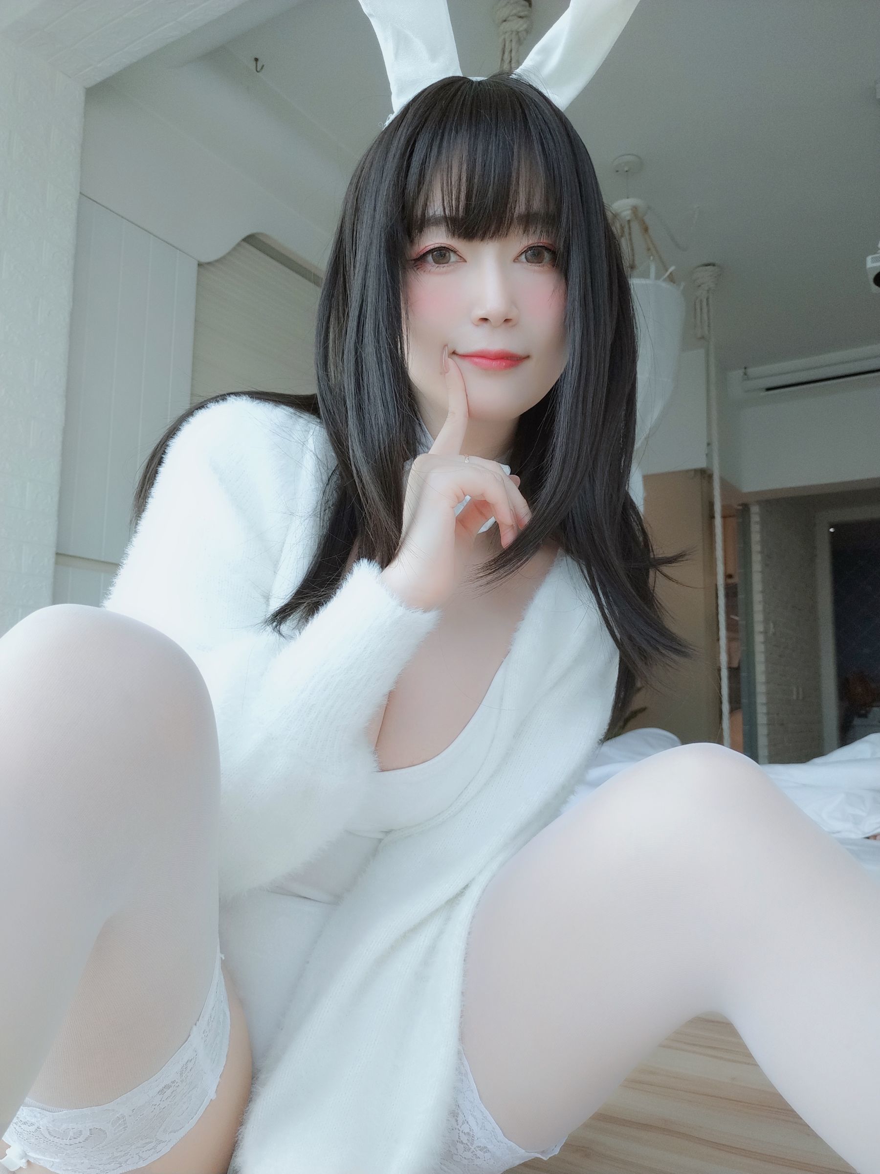 COS Welfare] Coser Xiaojie Baiyin - White Silk Rabbit
