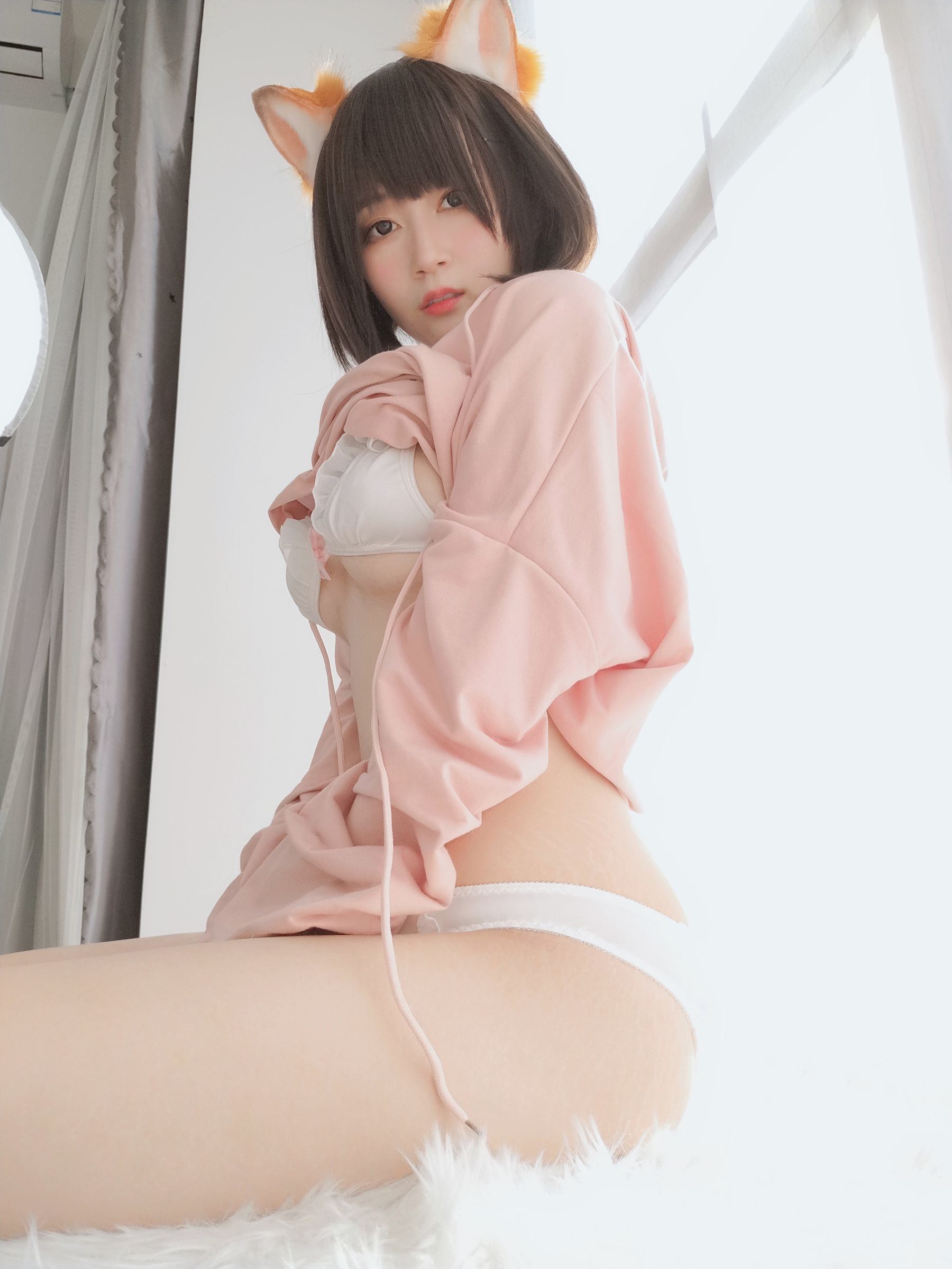 コスプレ福利] コスプレイヤーお姉さん白銀 - ピンク狐