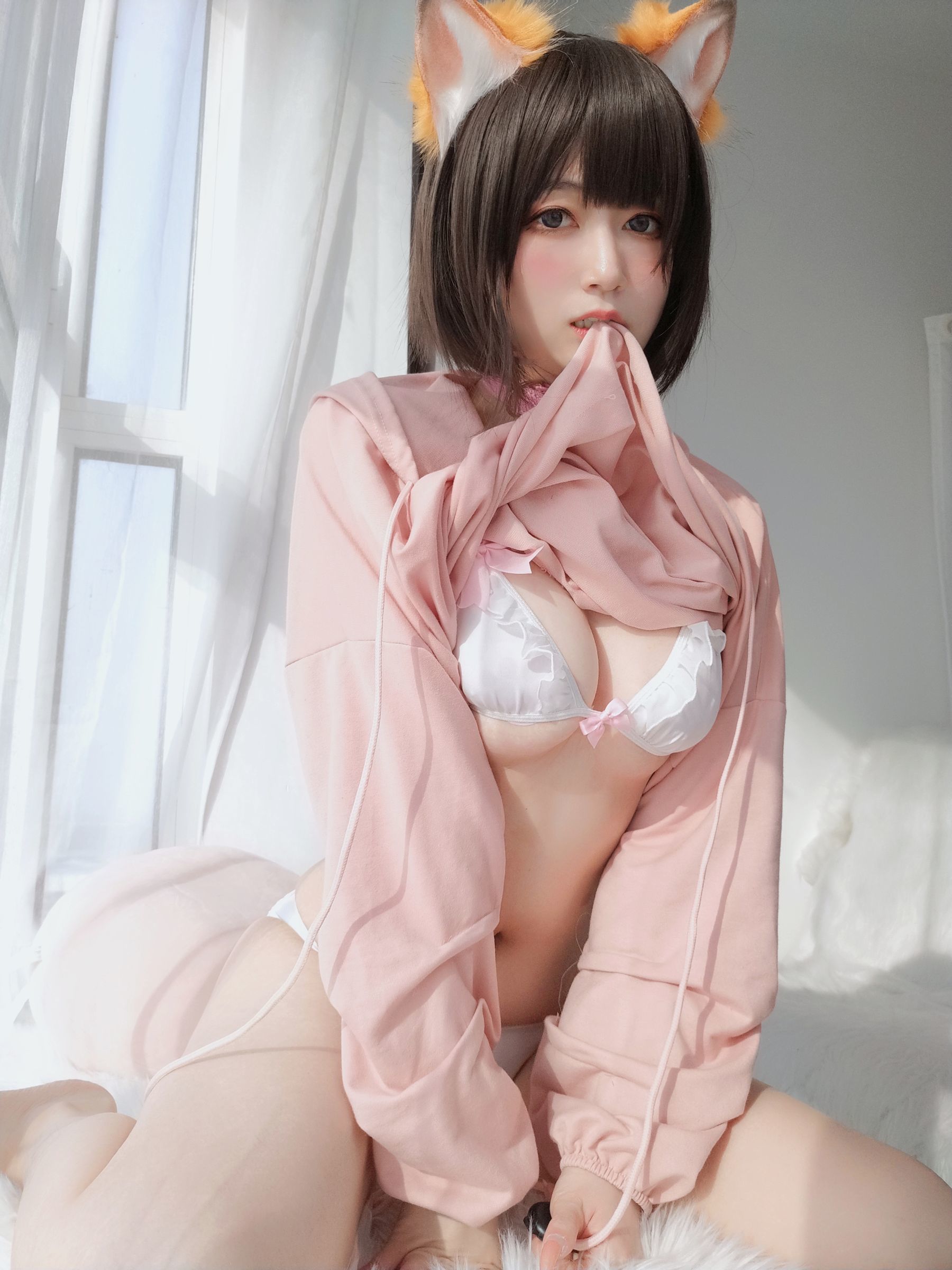 コスプレ福利] コスプレイヤーお姉さん白銀 - ピンク狐