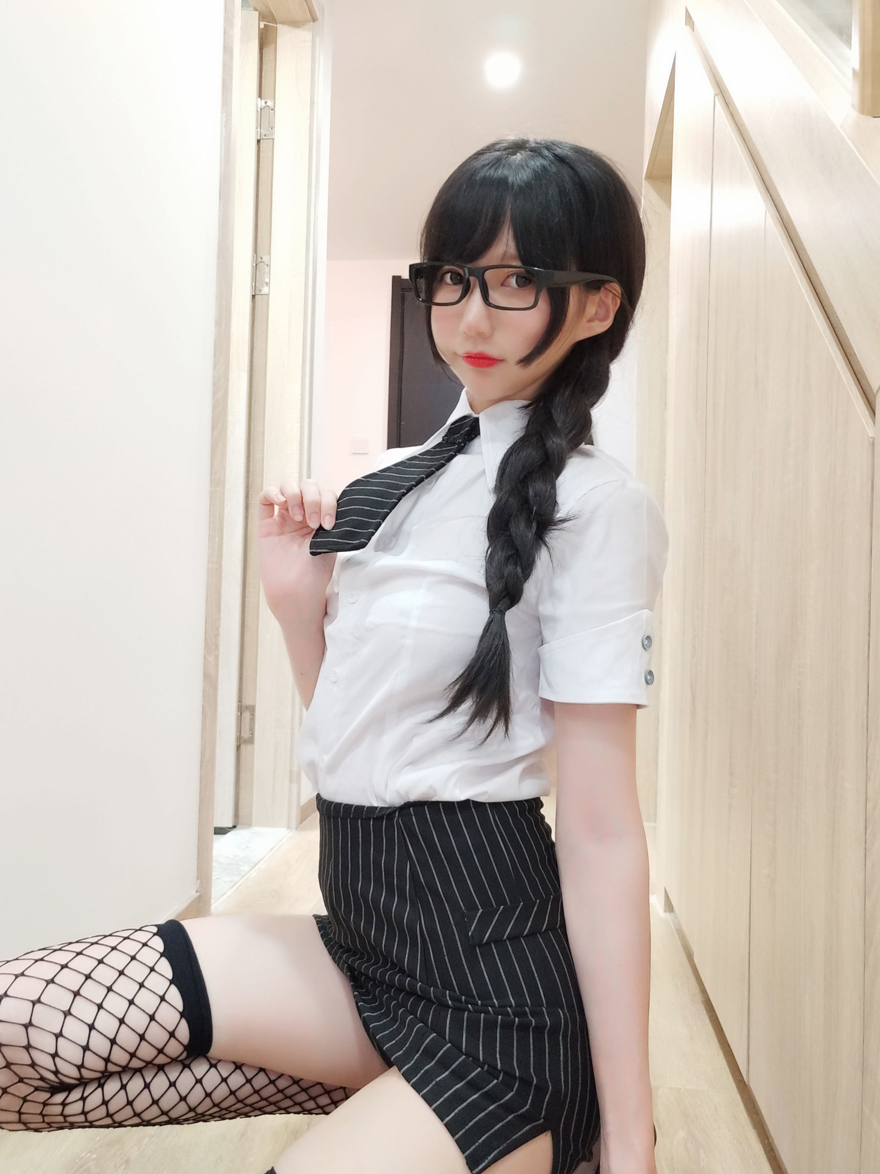 Cosplay Benefits] Nagisa Monster Meow [Fantia] - Black Fishnet Stockings OL~~~