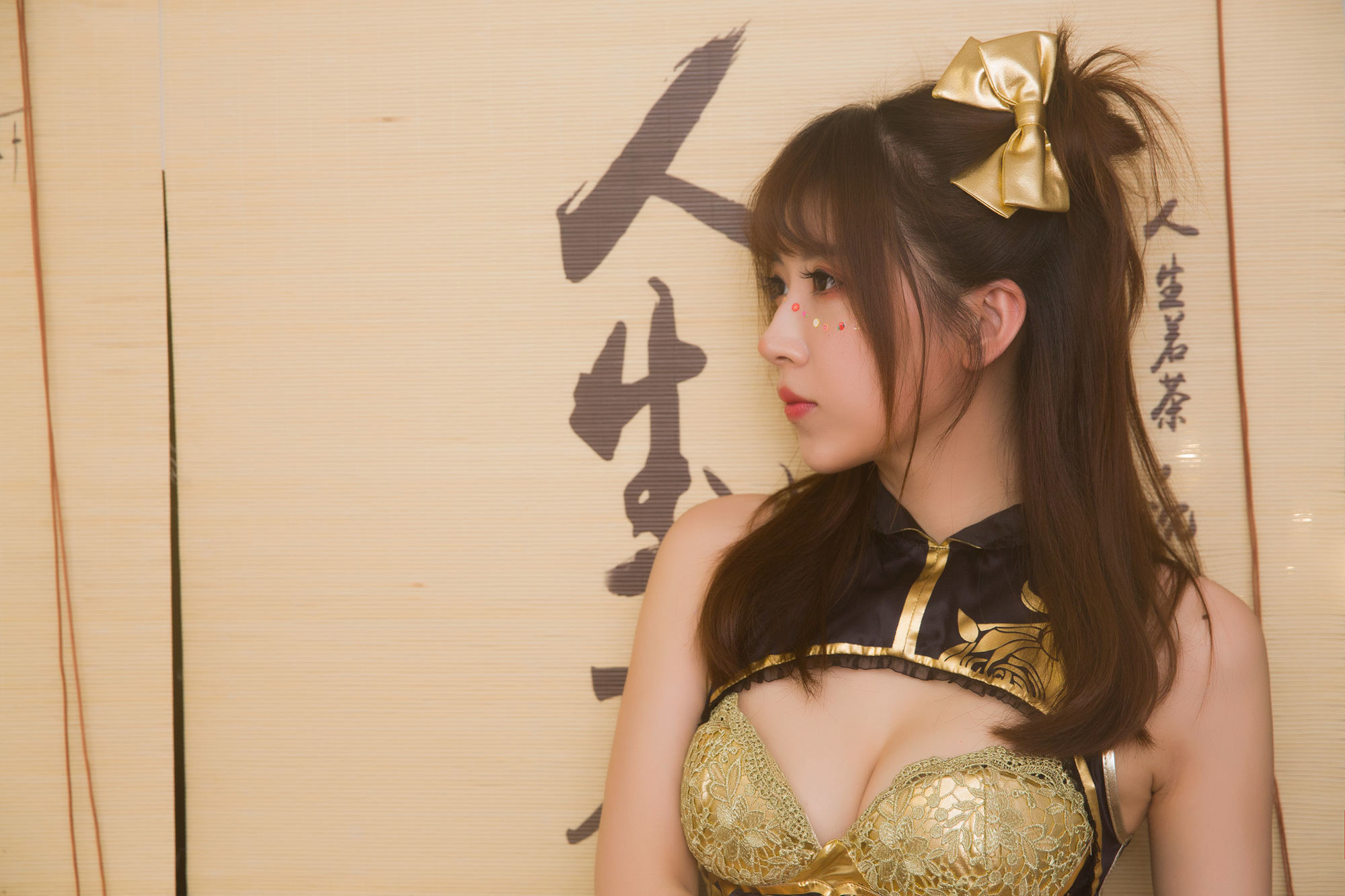 COS福利] 斗魚主播小女巫露娜 - 金絲旗袍