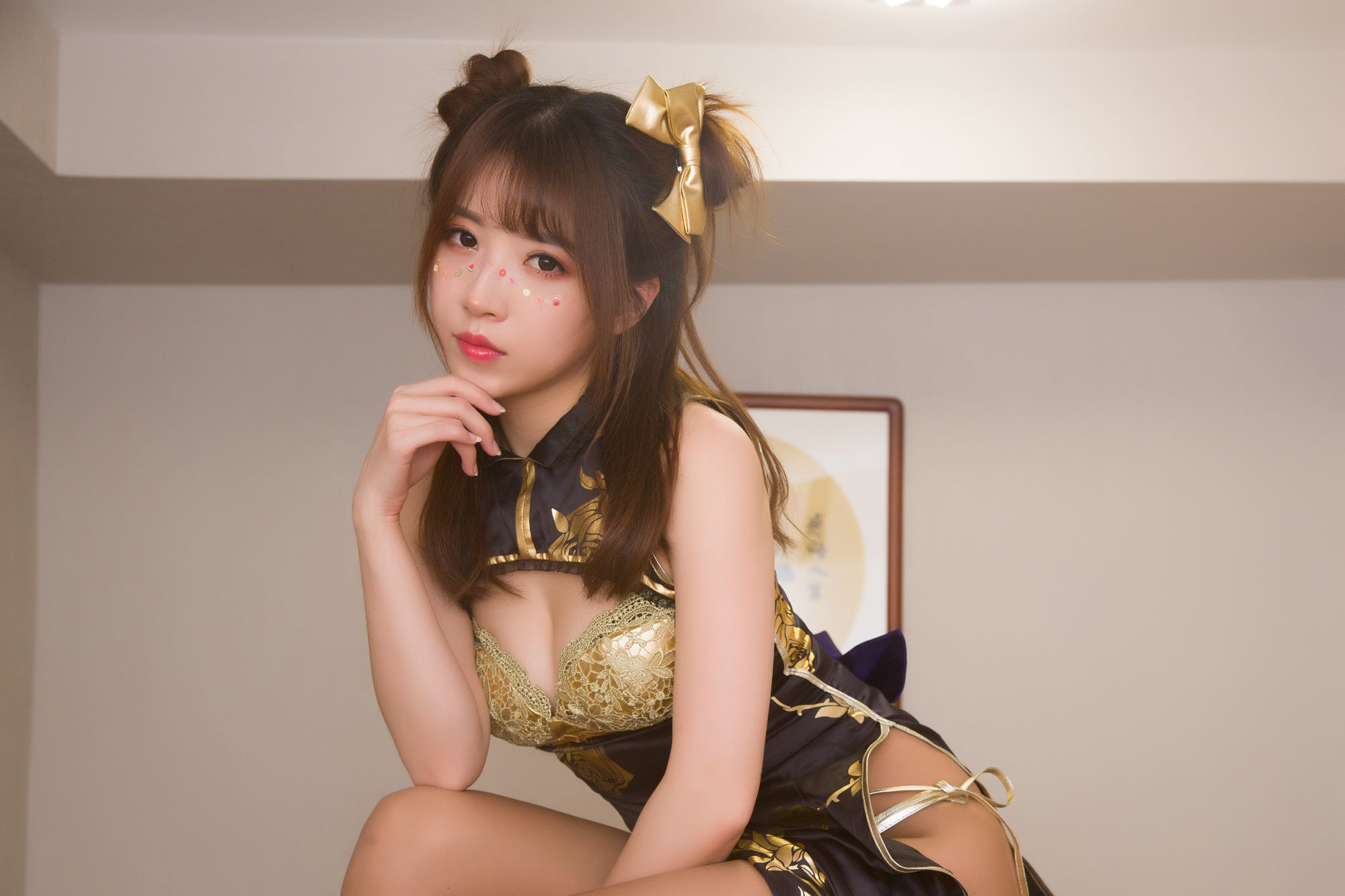 Cosplay Benefits] Douyu Streamer Little Witch Luna - Golden Silk Cheongsam