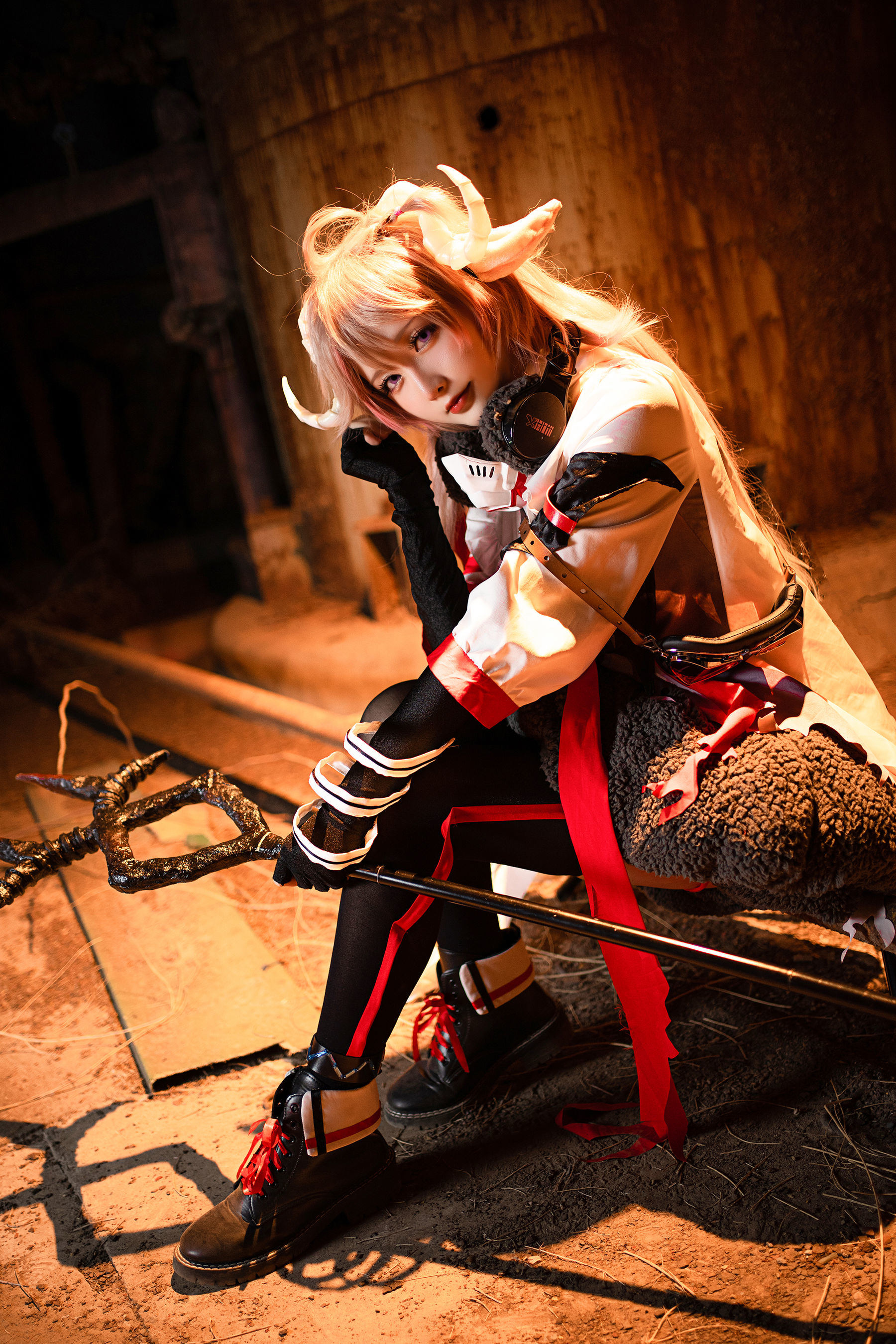 COS Welfare] Coser Miss Xing Zhi Chi Chi - Arknights Eyjafjalla