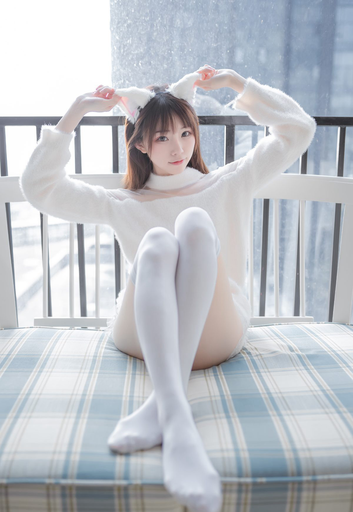 Hình ảnh cosplay HD siêu khiêu dâm của Kitarou với chân đẹp tất trắng quy mô lớn.